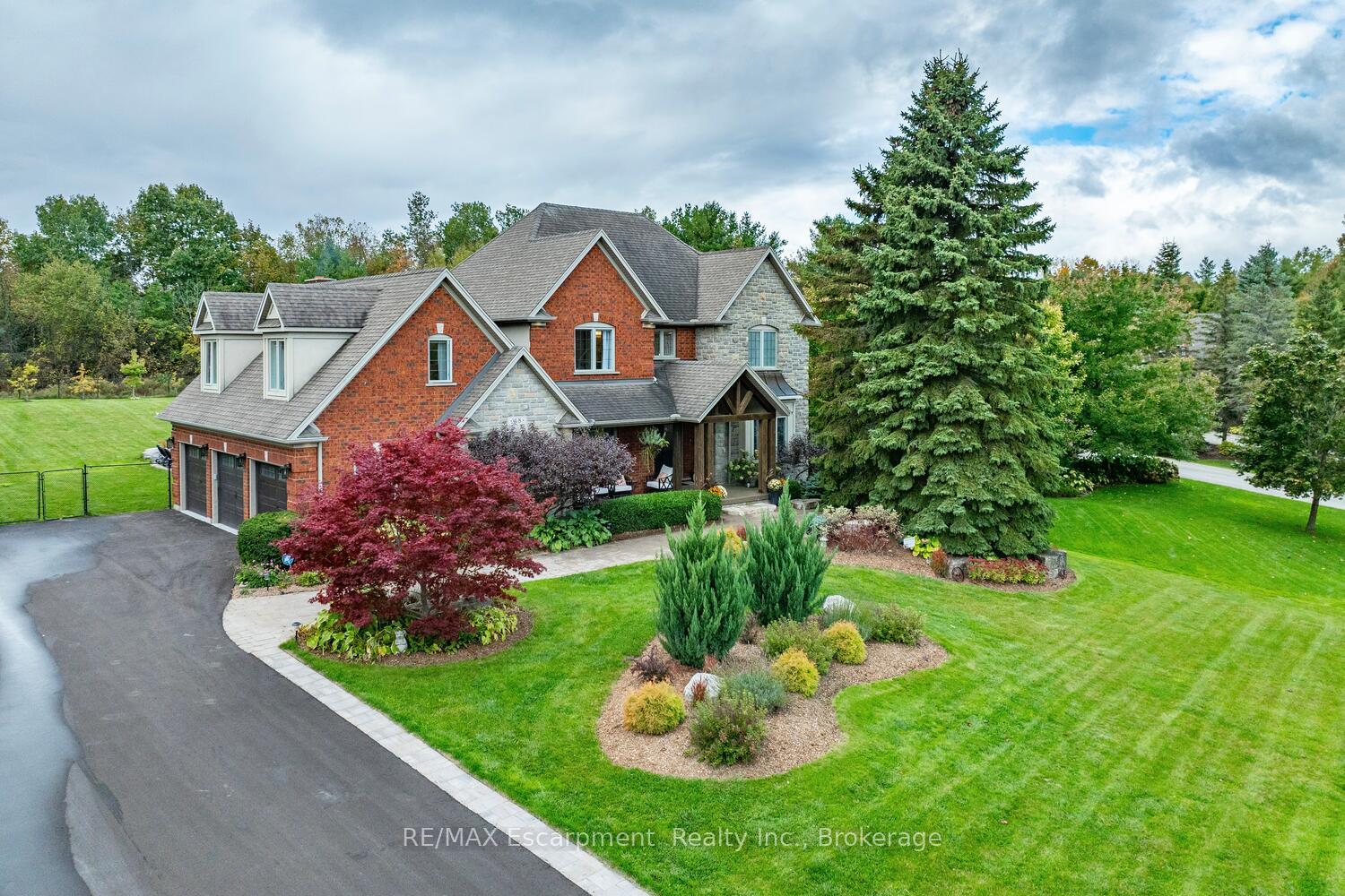 Photo 2 of 48 Palomino Drive, Hamilton, Carlisle — HOMEH