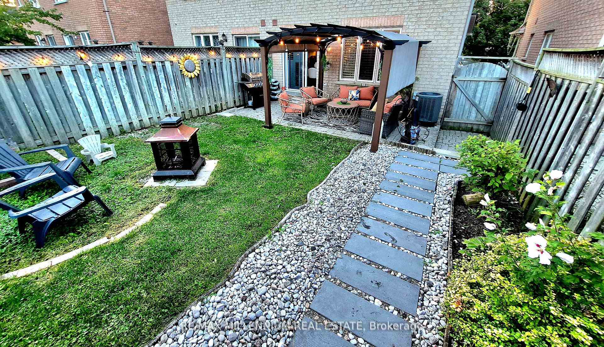 Photo 36 of 17 Prince Crescent, Brampton, Northwest Sandalwood Parkway — HOMEH