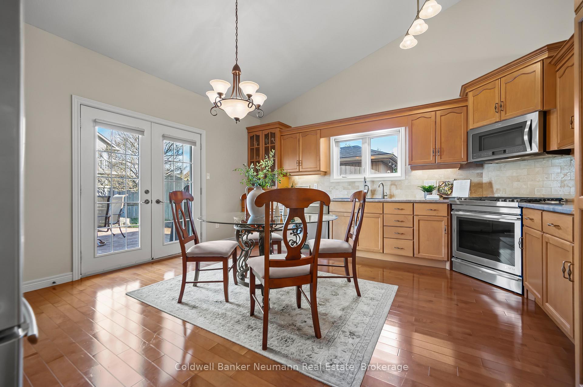 Photo 10 of 34 Blair Drive, Guelph, Pineridge/Westminster Woods — HOMEH
