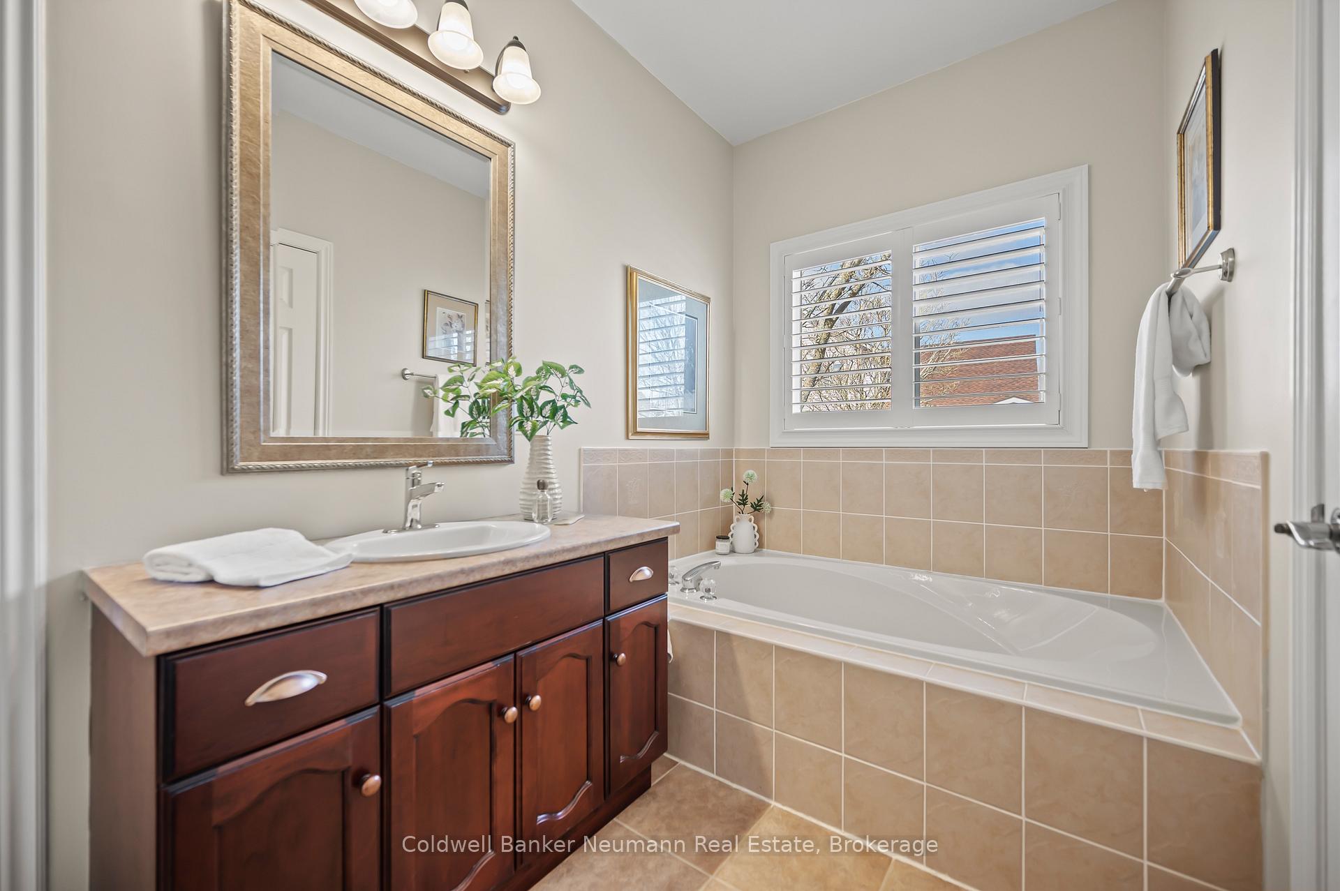 Photo 20 of 34 Blair Drive, Guelph, Pineridge/Westminster Woods — HOMEH