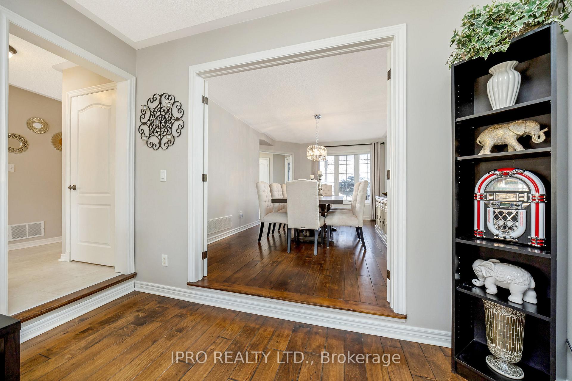 Photo 7 of 66 Forsyth Crescent, Halton Hills, Georgetown — HOMEH