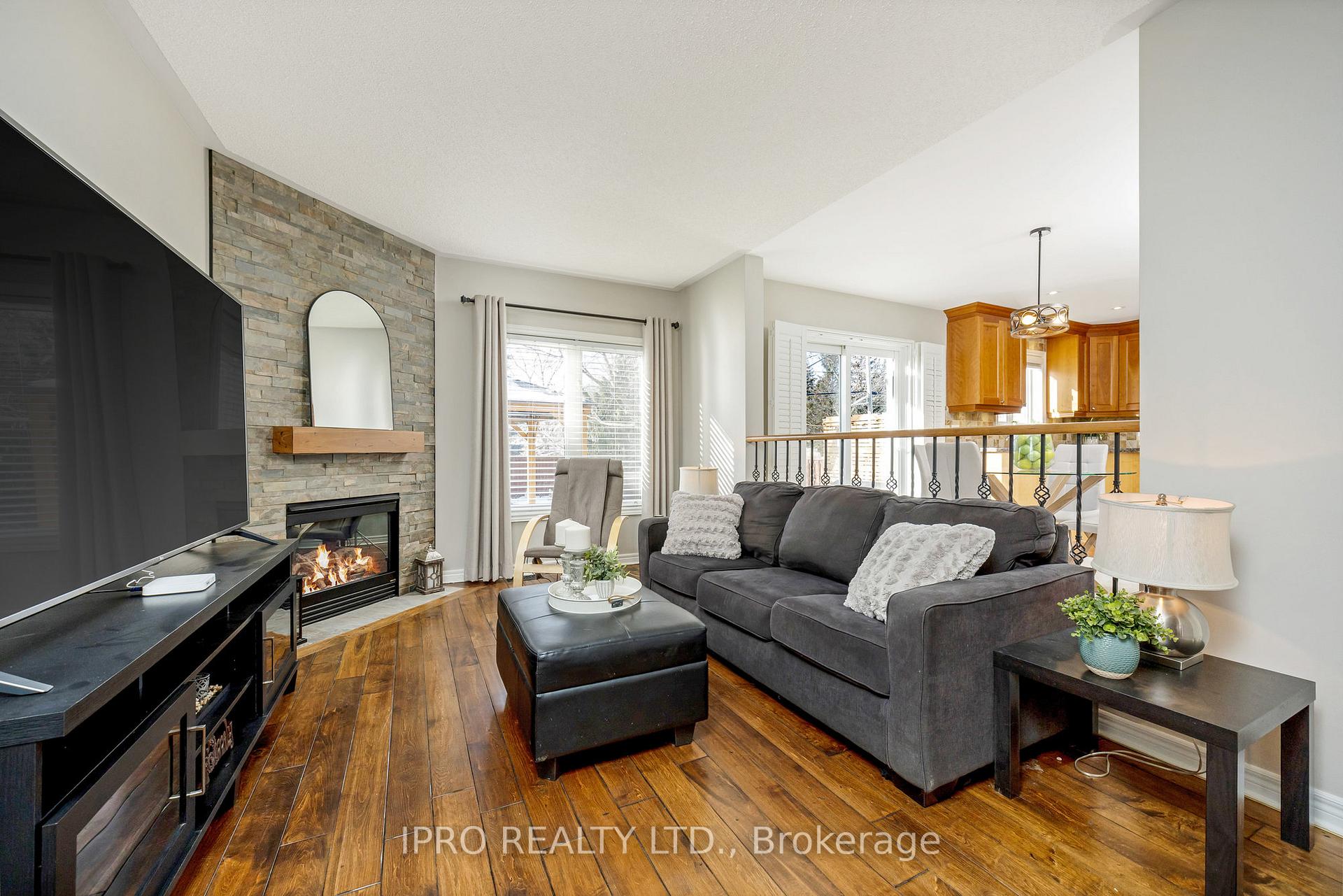 Photo 9 of 66 Forsyth Crescent, Halton Hills, Georgetown — HOMEH