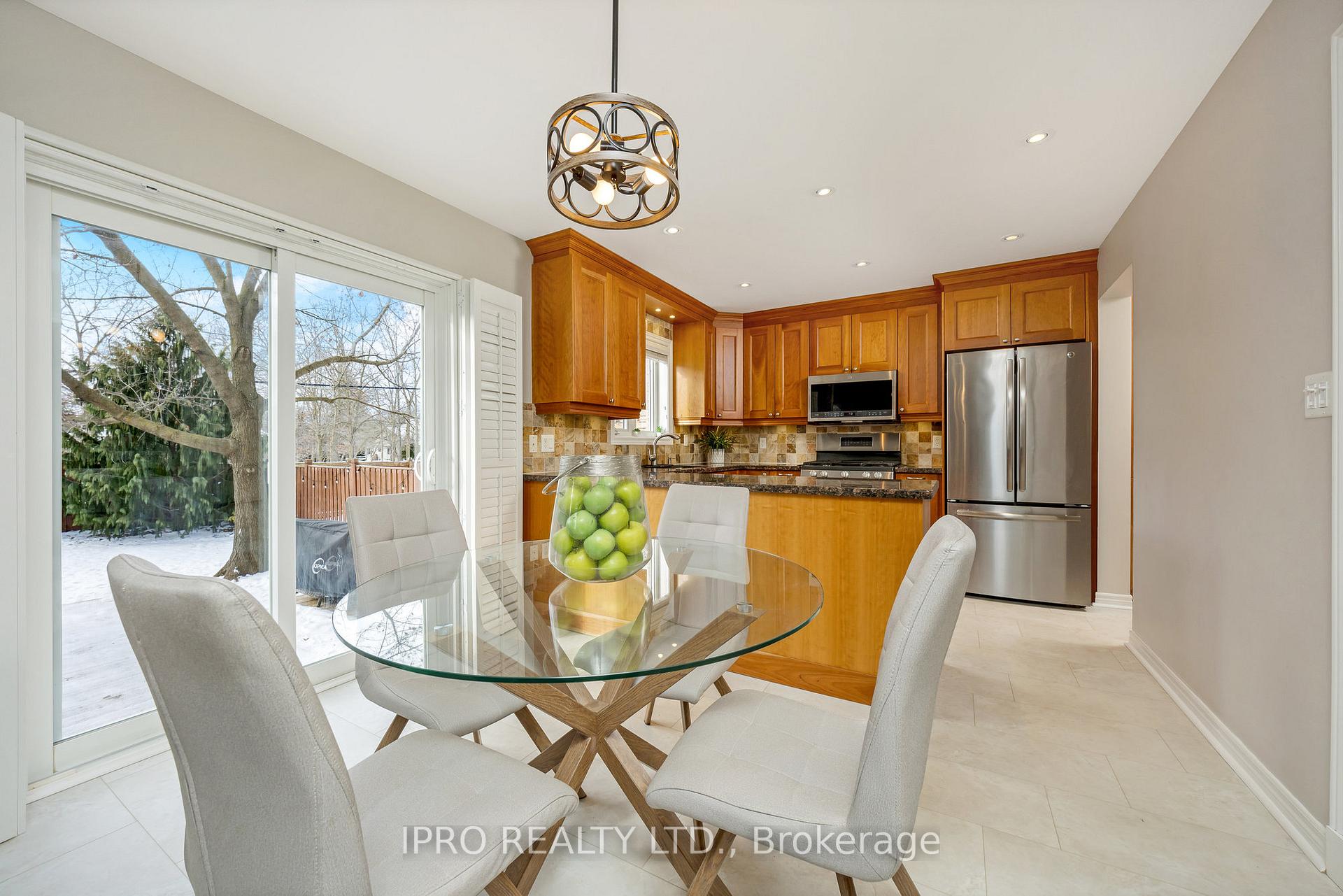 Photo 12 of 66 Forsyth Crescent, Halton Hills, Georgetown — HOMEH