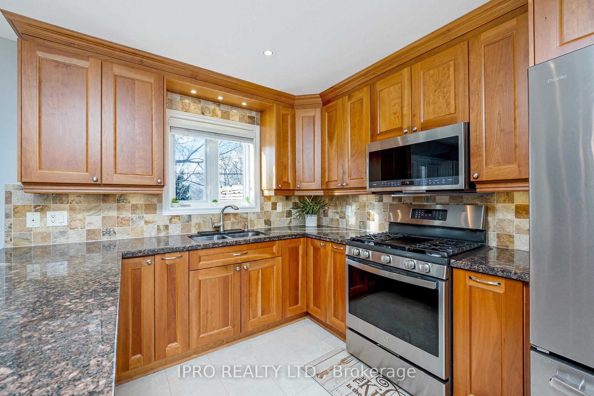 Photo 13 of 66 Forsyth Crescent, Halton Hills, Georgetown — HOMEH