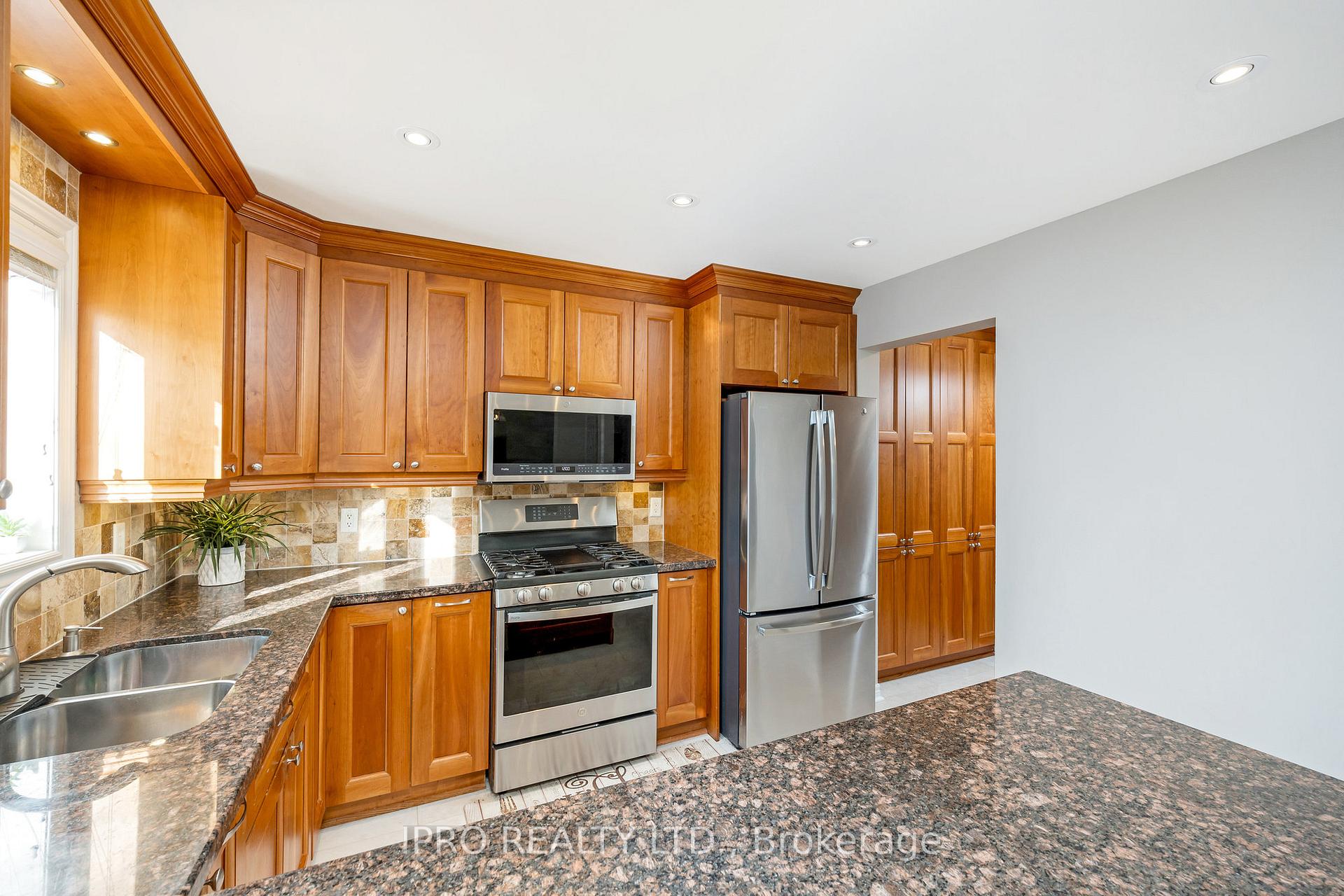 Photo 14 of 66 Forsyth Crescent, Halton Hills, Georgetown — HOMEH