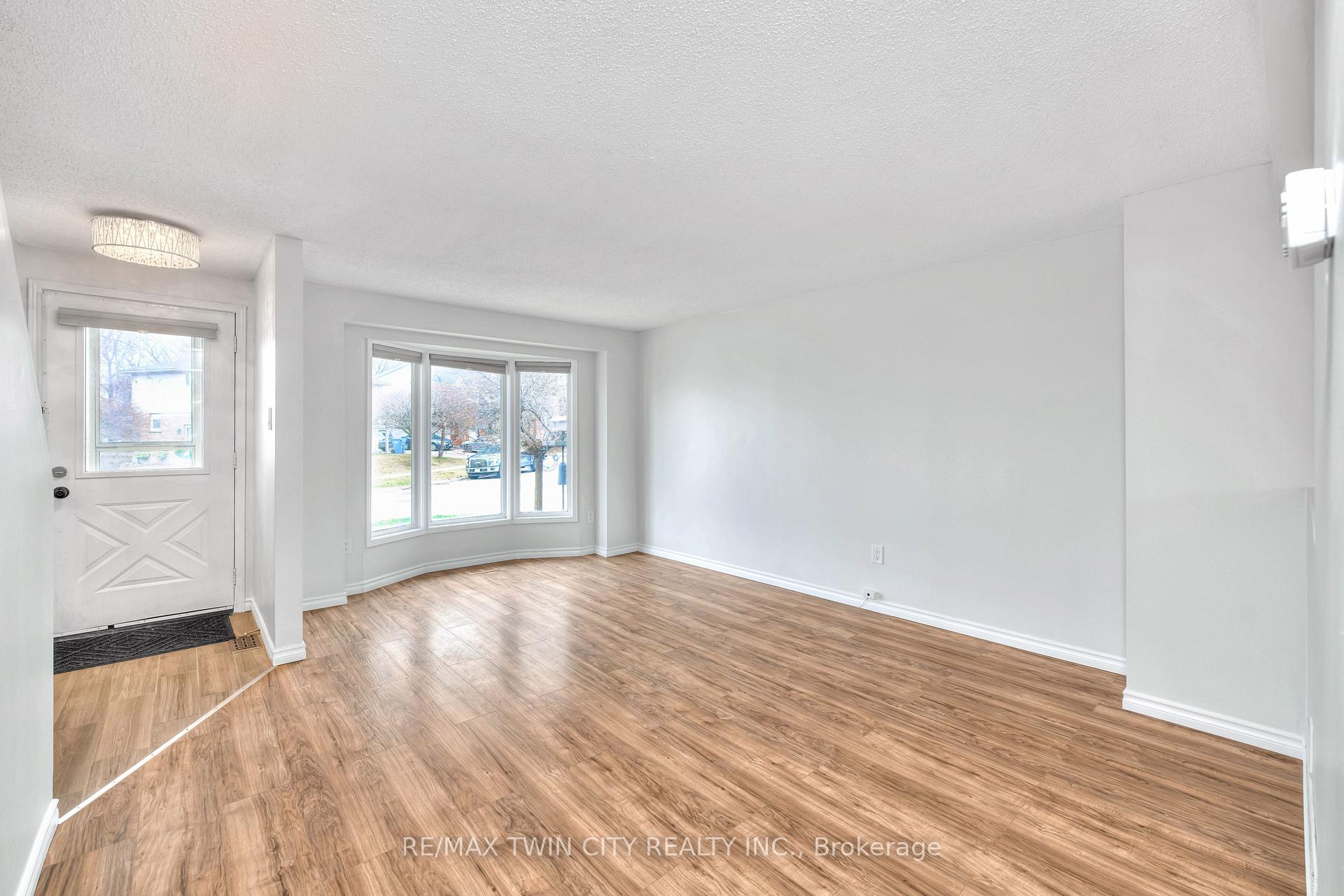 Photo 8 of 44 Cole Road, Guelph, Kortright West — HOMEH