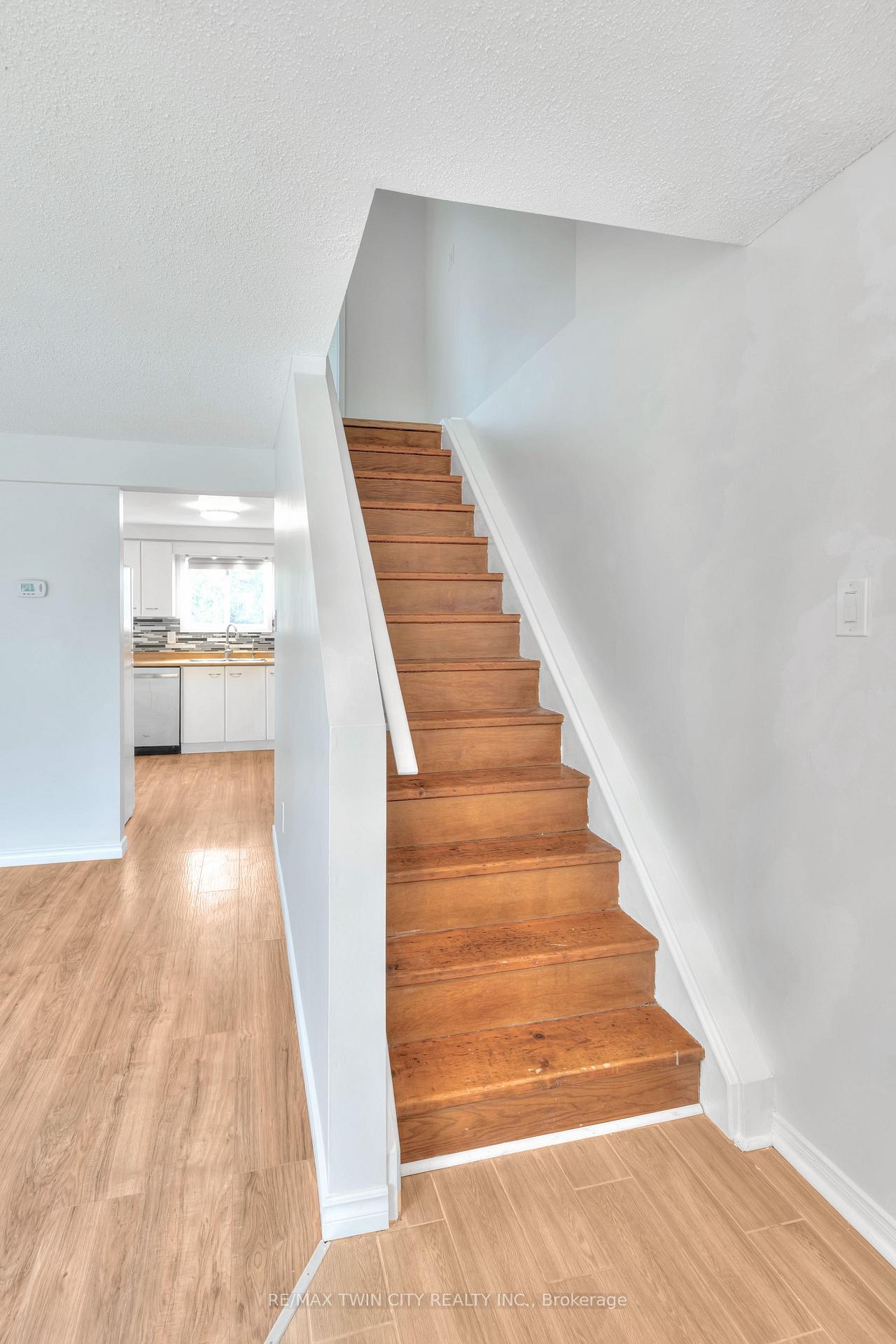 Photo 11 of 44 Cole Road, Guelph, Kortright West — HOMEH