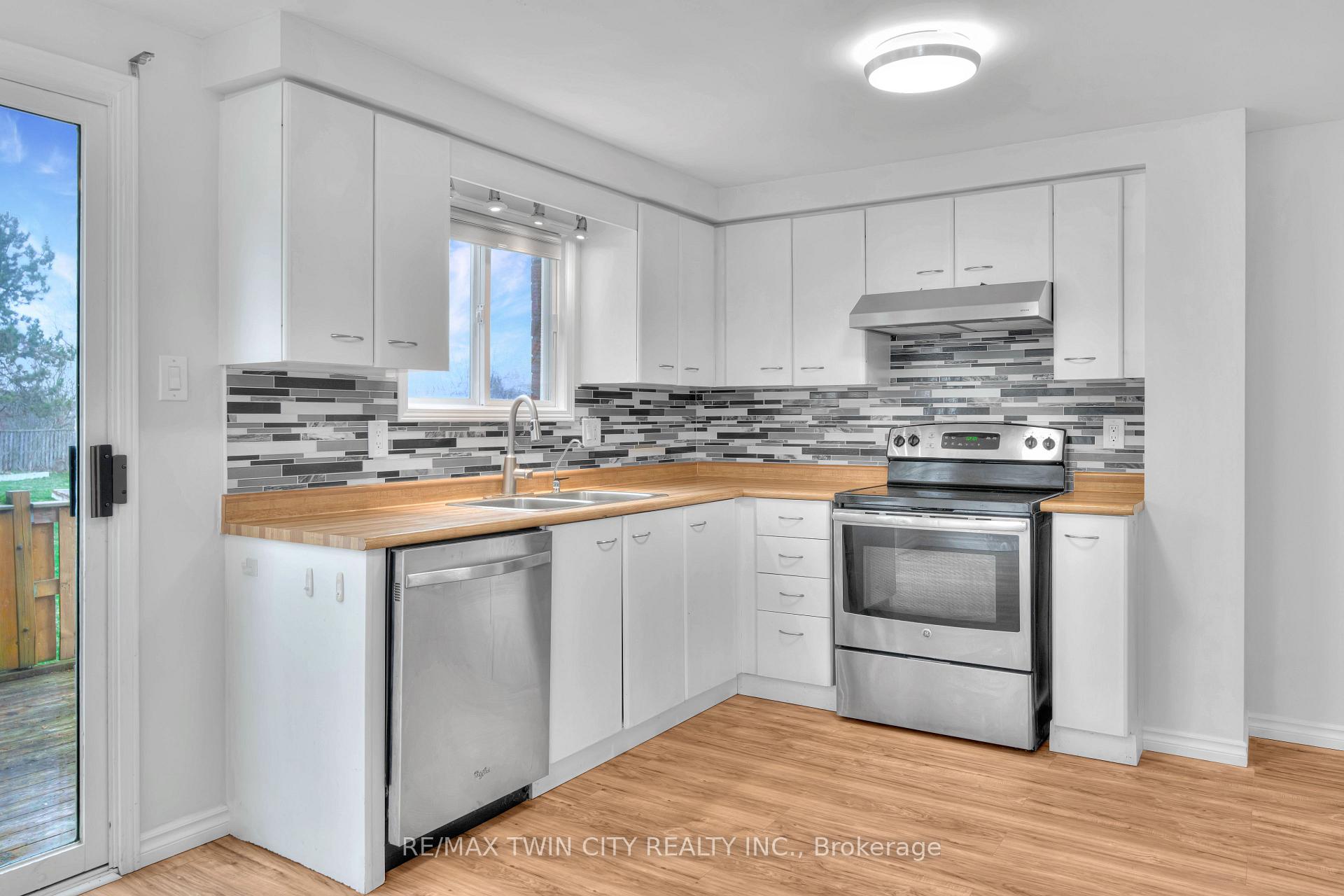 Photo 15 of 44 Cole Road, Guelph, Kortright West — HOMEH