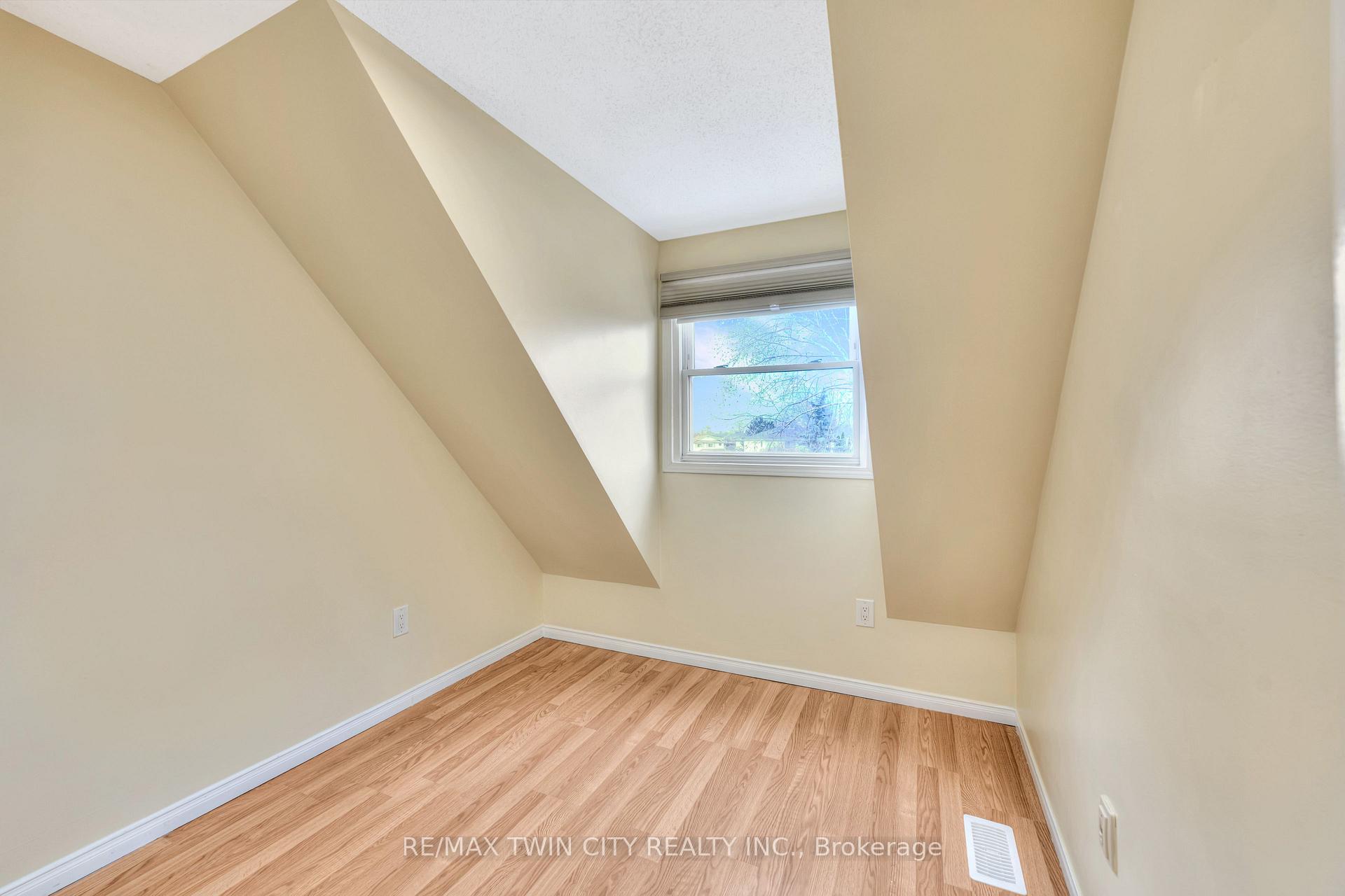Photo 22 of 44 Cole Road, Guelph, Kortright West — HOMEH