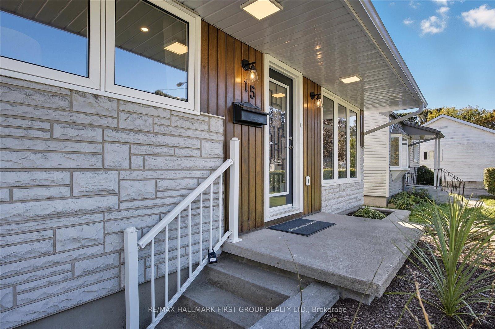 Photo 5 of 15 Pine Street, Ajax, Central — HOMEH