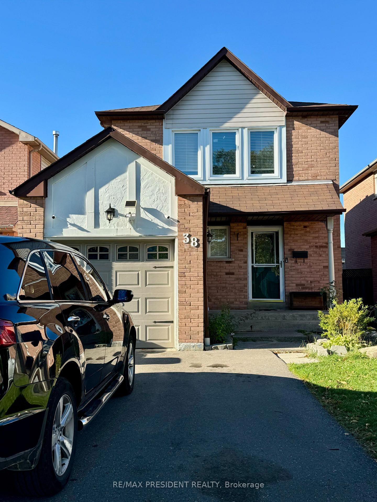 Photo 1 of 38 Nectarine Crescent, Brampton, Westgate — HOMEH