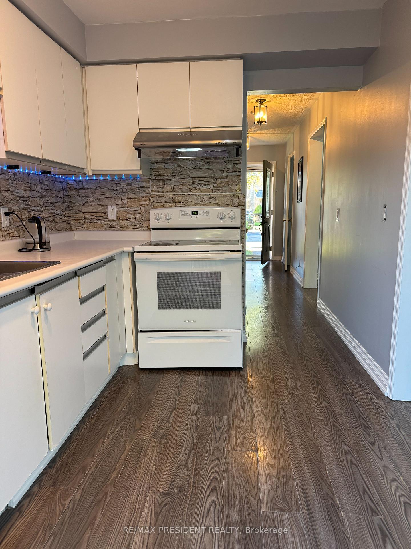 Photo 5 of 38 Nectarine Crescent, Brampton, Westgate — HOMEH