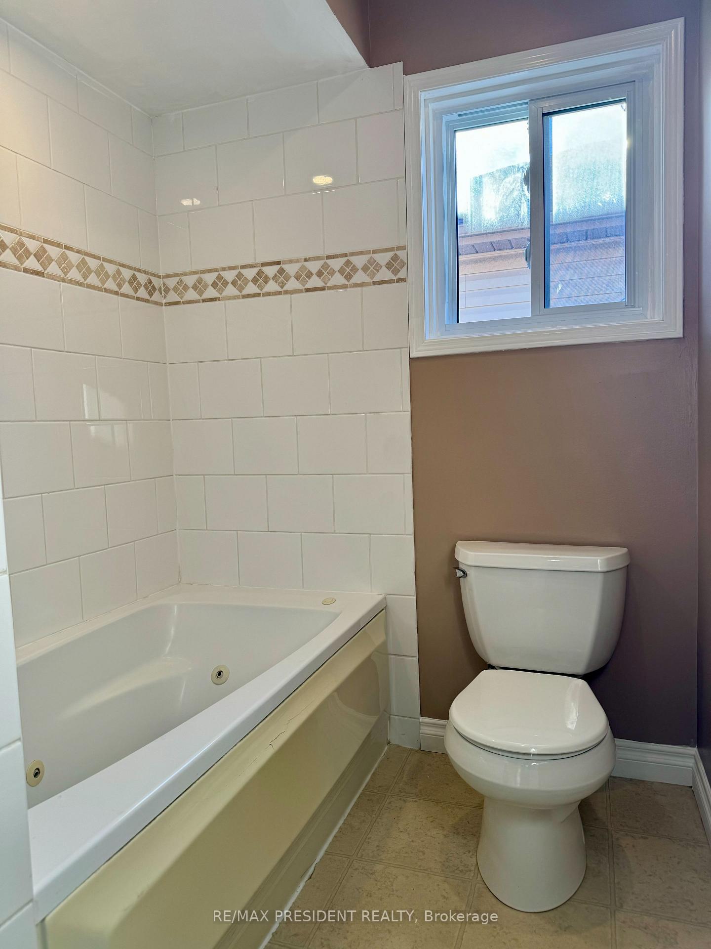 Photo 10 of 38 Nectarine Crescent, Brampton, Westgate — HOMEH