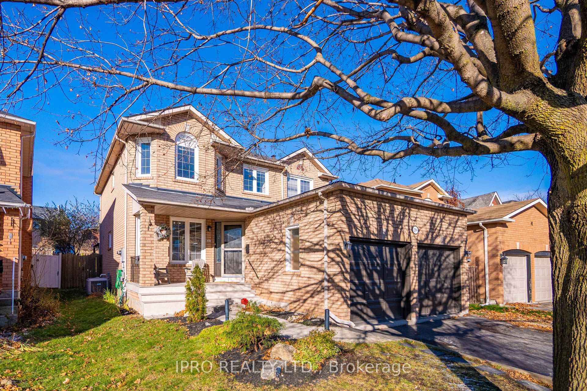 Photo 2 of 39 Watson Road, Halton Hills, Georgetown — HOMEH