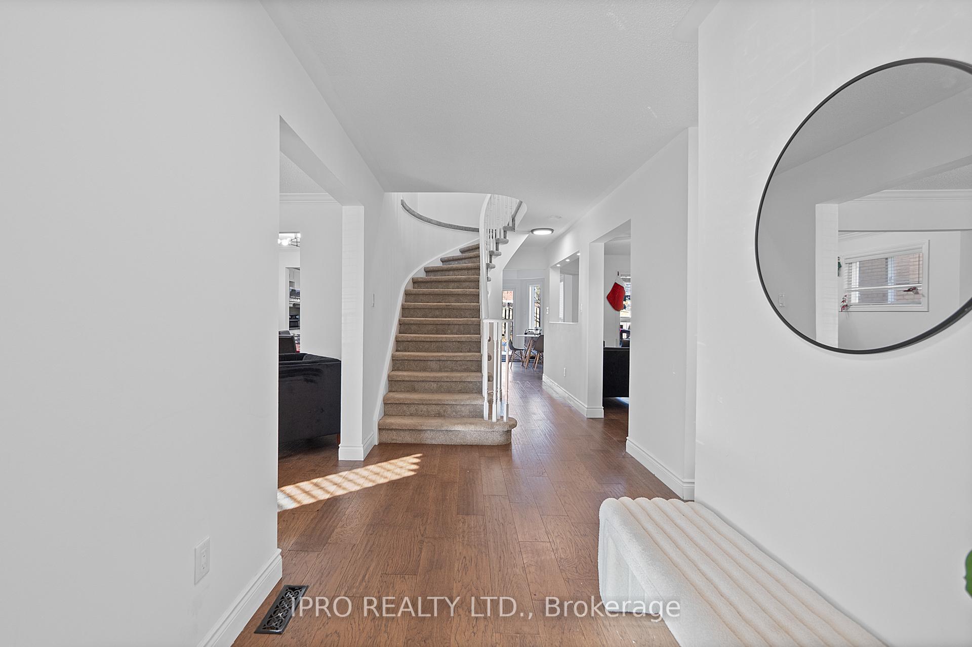 Photo 4 of 39 Watson Road, Halton Hills, Georgetown — HOMEH