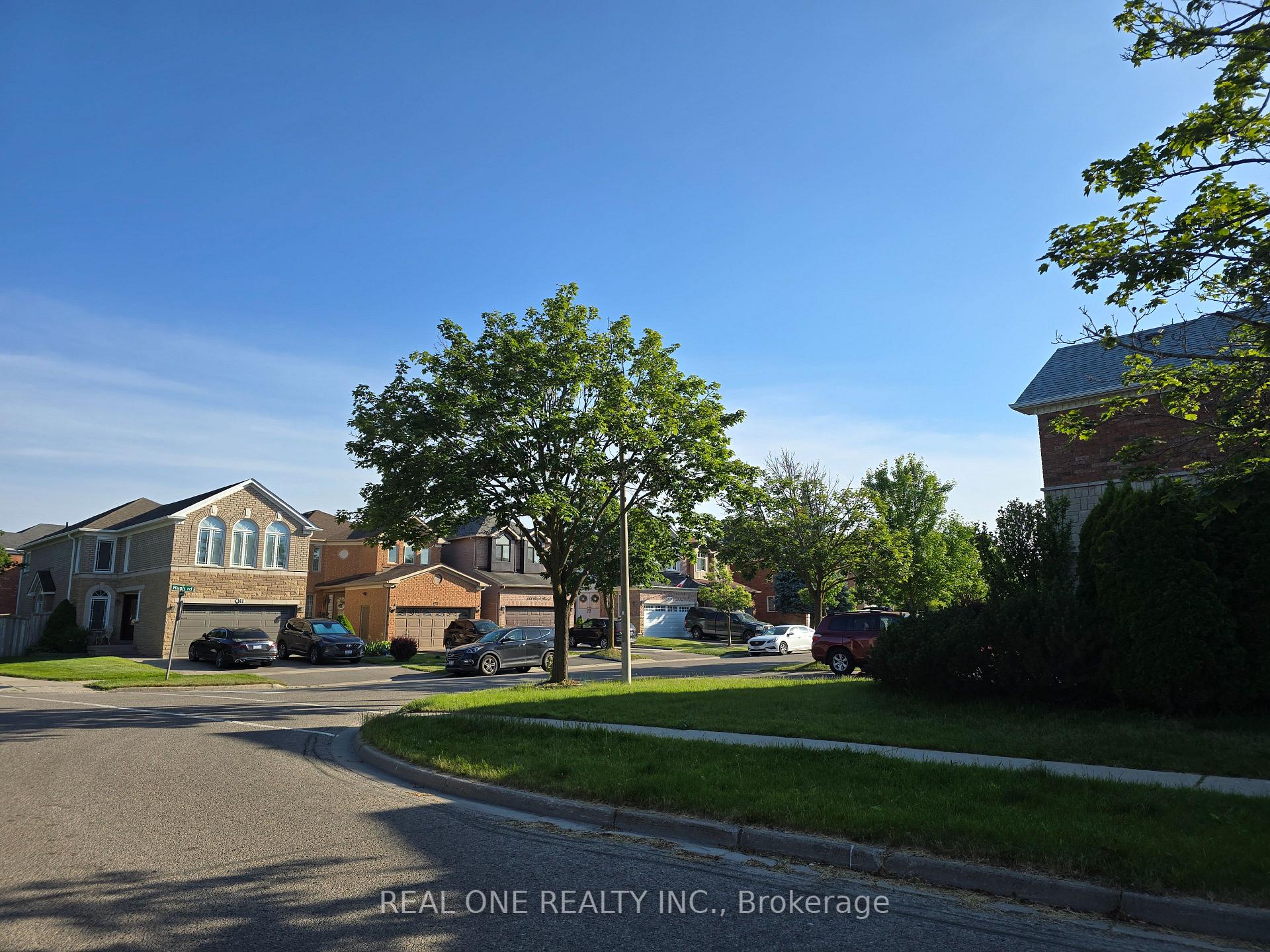 Photo 7 of 218 Pinnacle Trail, Aurora, Bayview Wellington — HOMEH