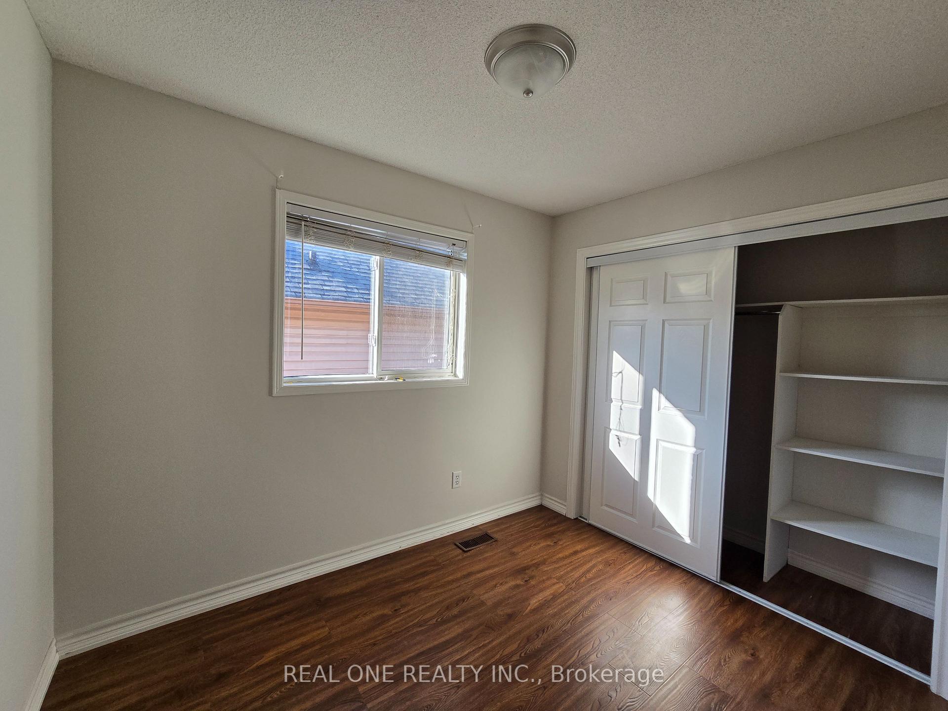Photo 2 of 218 Pinnacle Trail, Aurora, Bayview Wellington — HOMEH