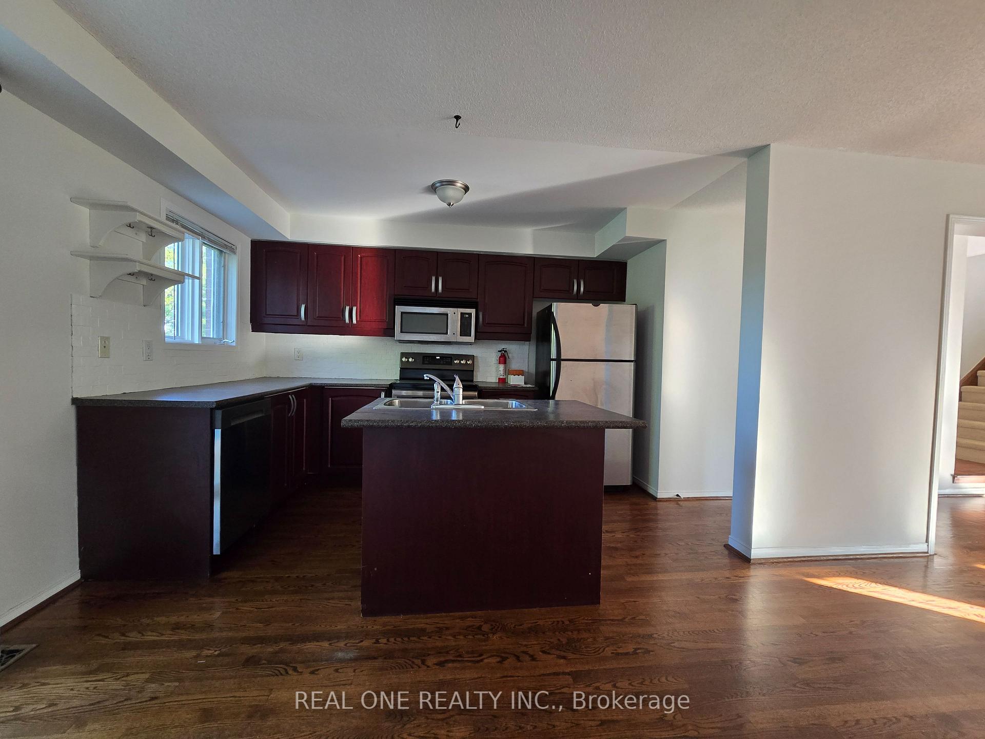 Photo 10 of 218 Pinnacle Trail, Aurora, Bayview Wellington — HOMEH