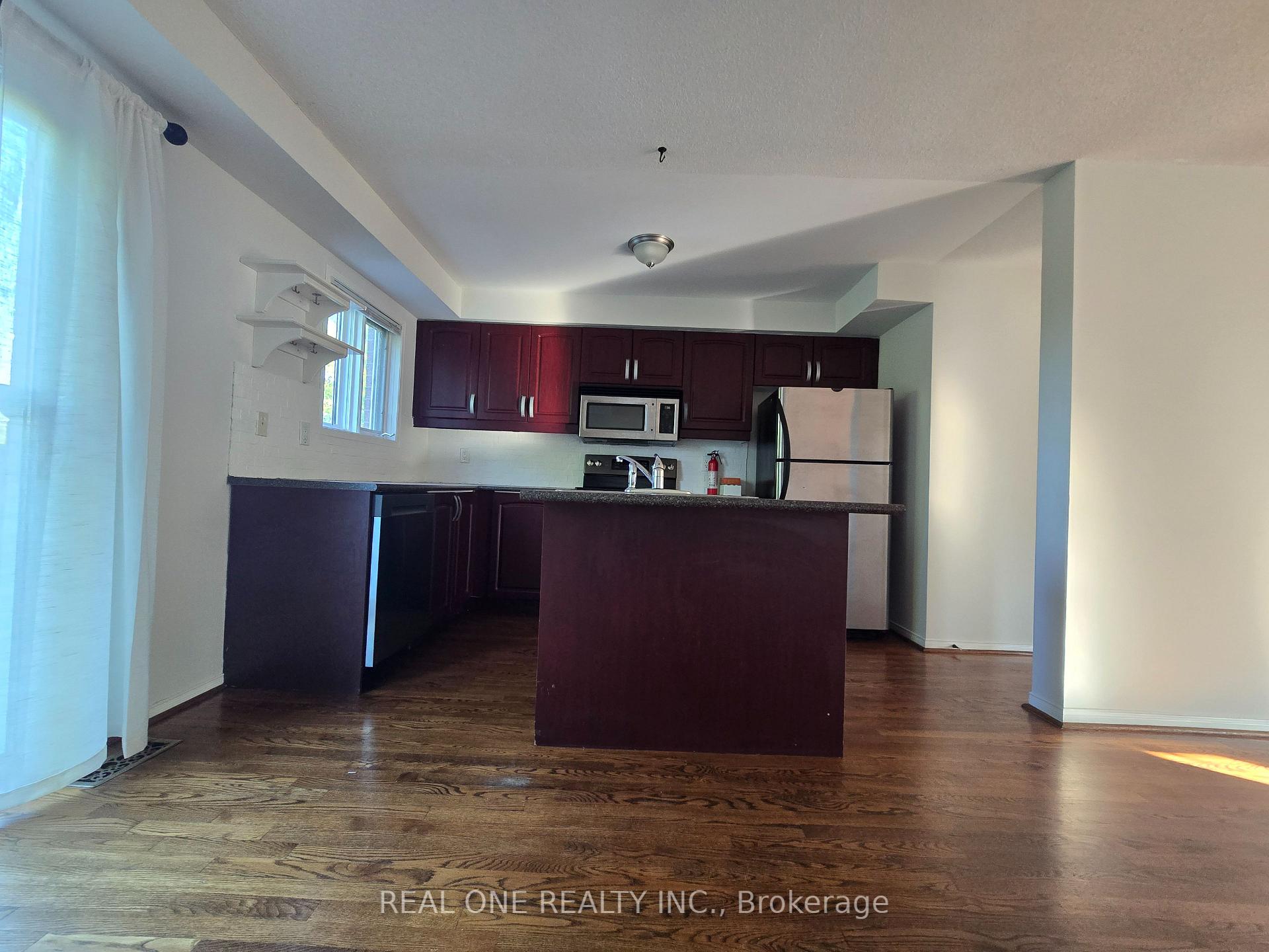 Photo 9 of 218 Pinnacle Trail, Aurora, Bayview Wellington — HOMEH