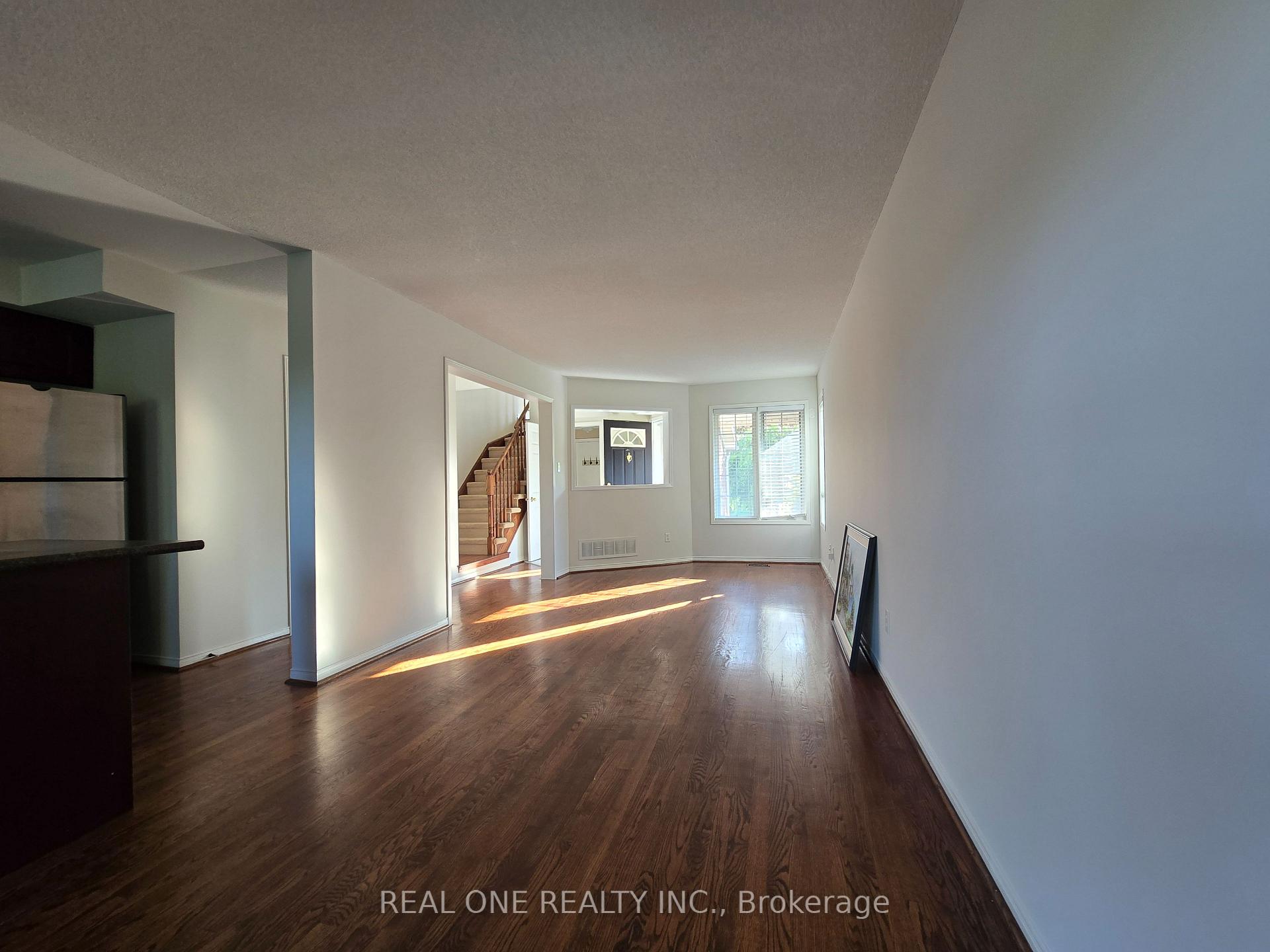 Photo 13 of 218 Pinnacle Trail, Aurora, Bayview Wellington — HOMEH
