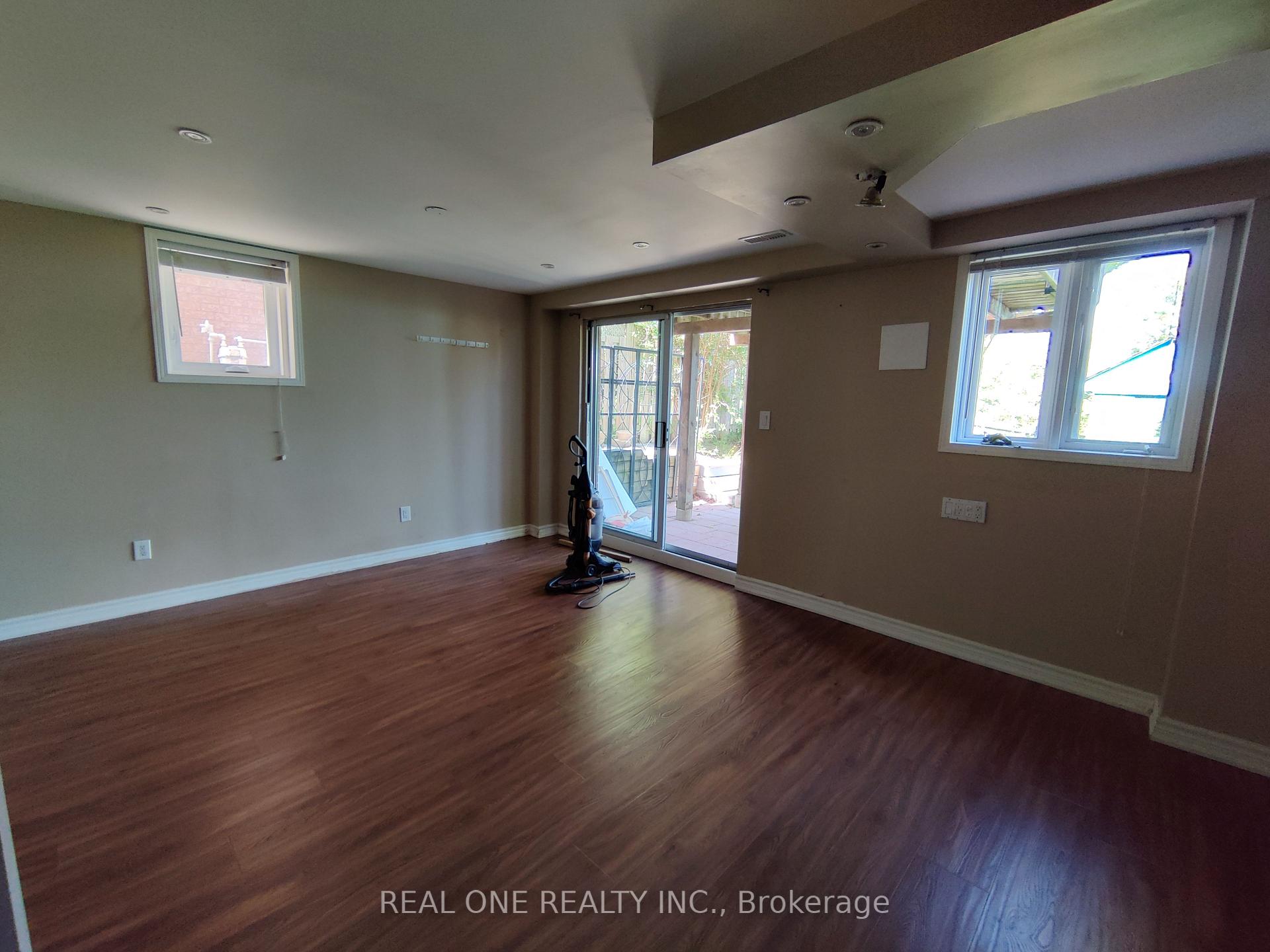 Photo 12 of 218 Pinnacle Trail, Aurora, Bayview Wellington — HOMEH