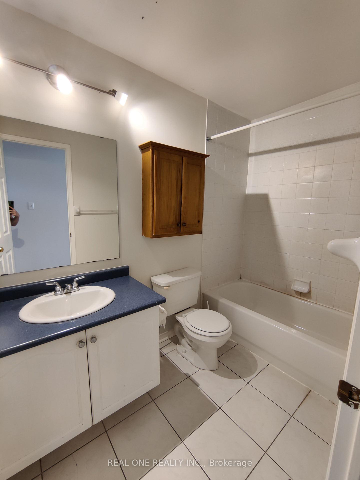 Photo 11 of 218 Pinnacle Trail, Aurora, Bayview Wellington — HOMEH