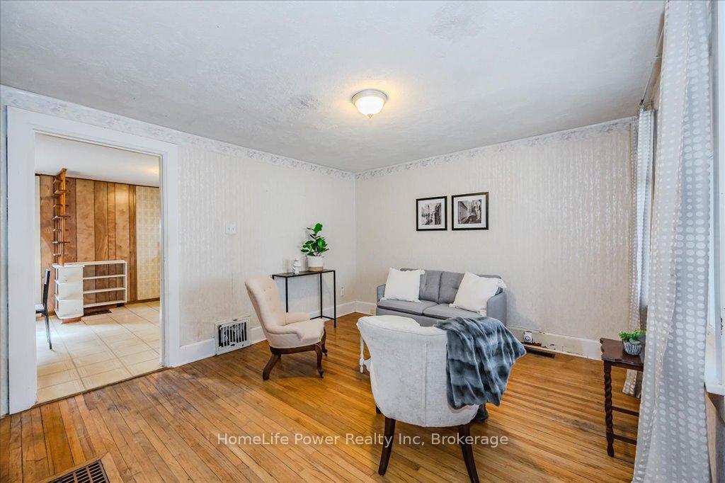 Photo 10 of 136 Oxford Street S, Guelph, Downtown — HOMEH