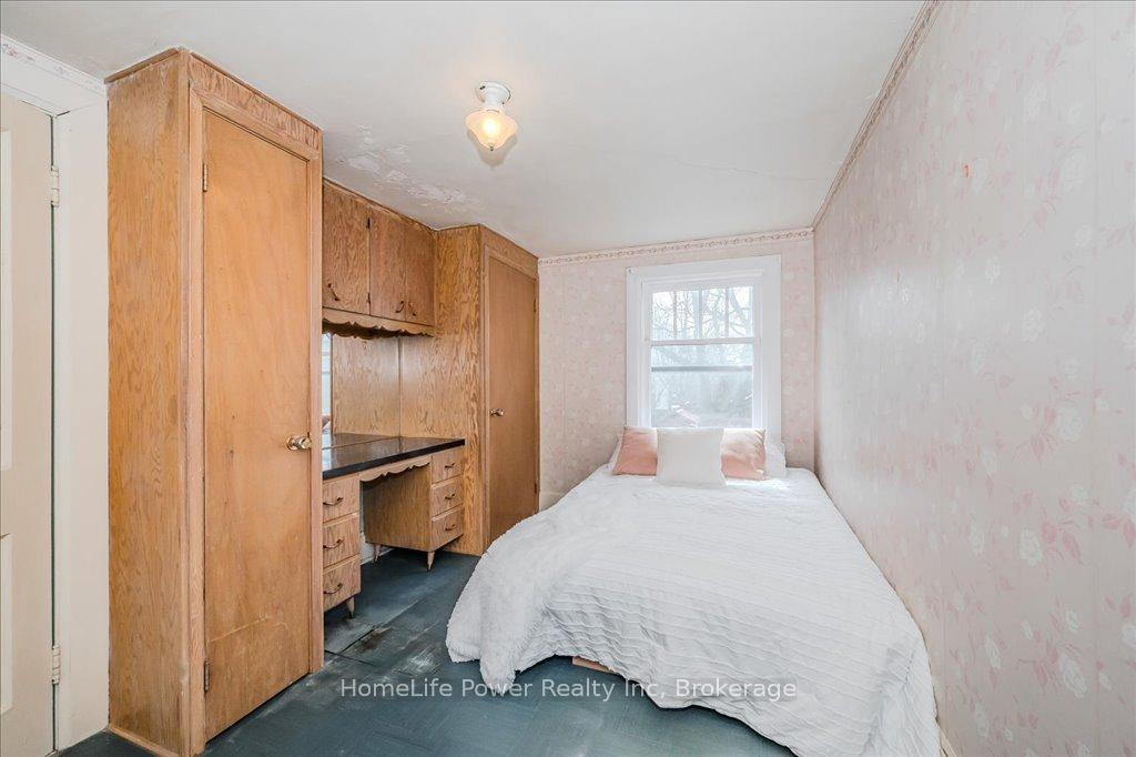 Photo 21 of 136 Oxford Street S, Guelph, Downtown — HOMEH