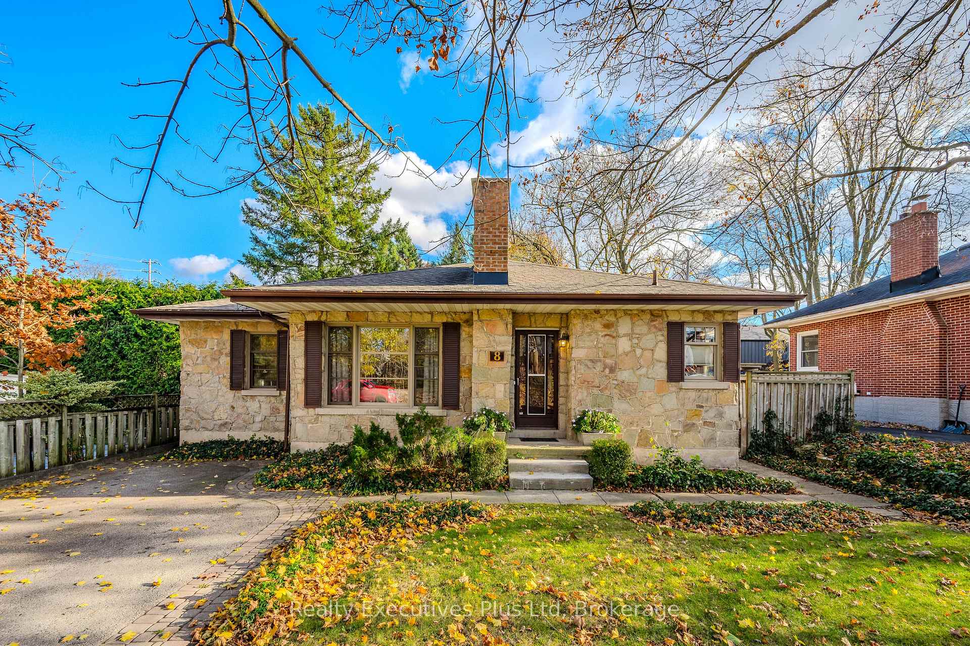 Photo 1 of 8 Echo Drive, Guelph, Dovercliffe Park/Old University — HOMEH