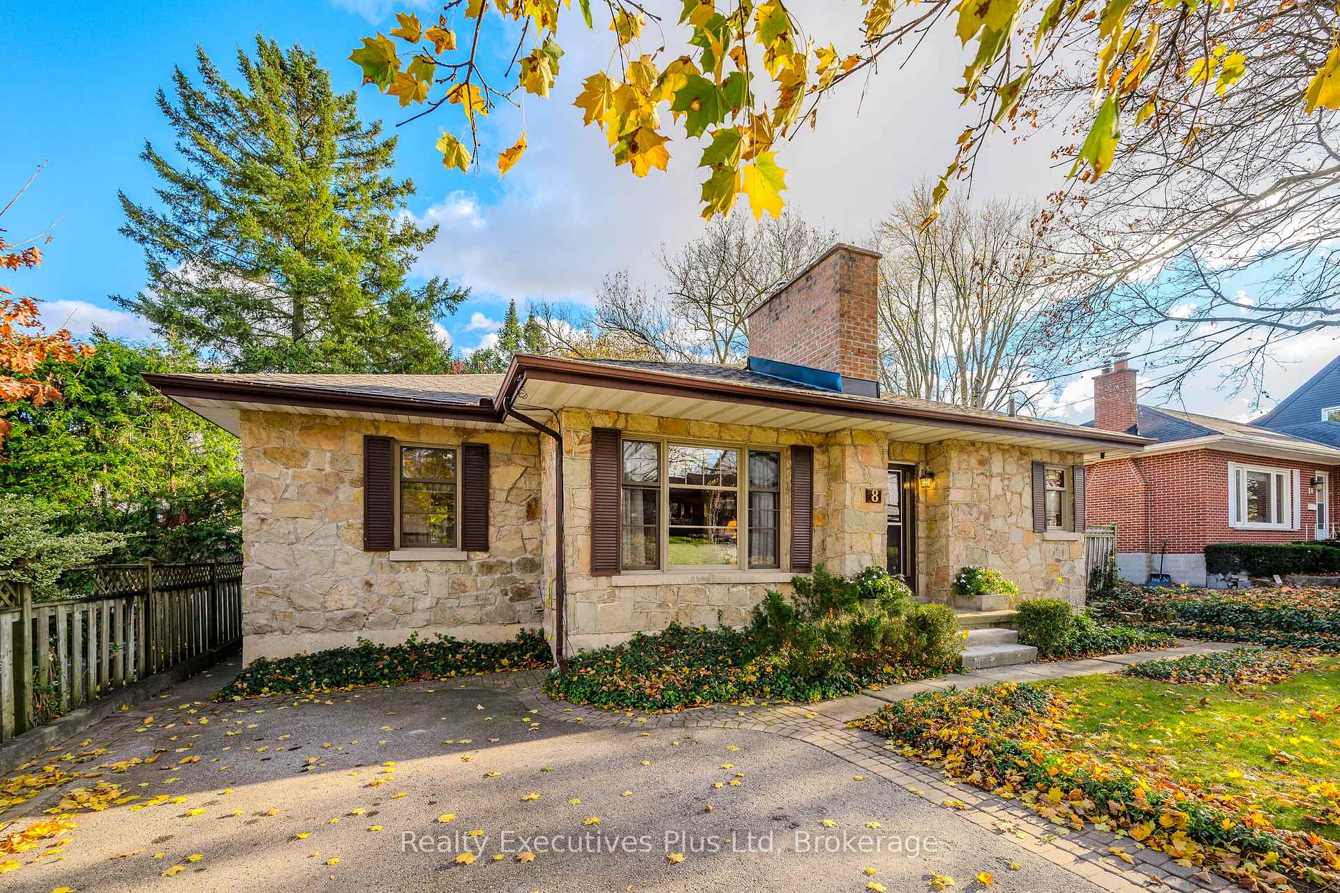 Photo 2 of 8 Echo Drive, Guelph, Dovercliffe Park/Old University — HOMEH