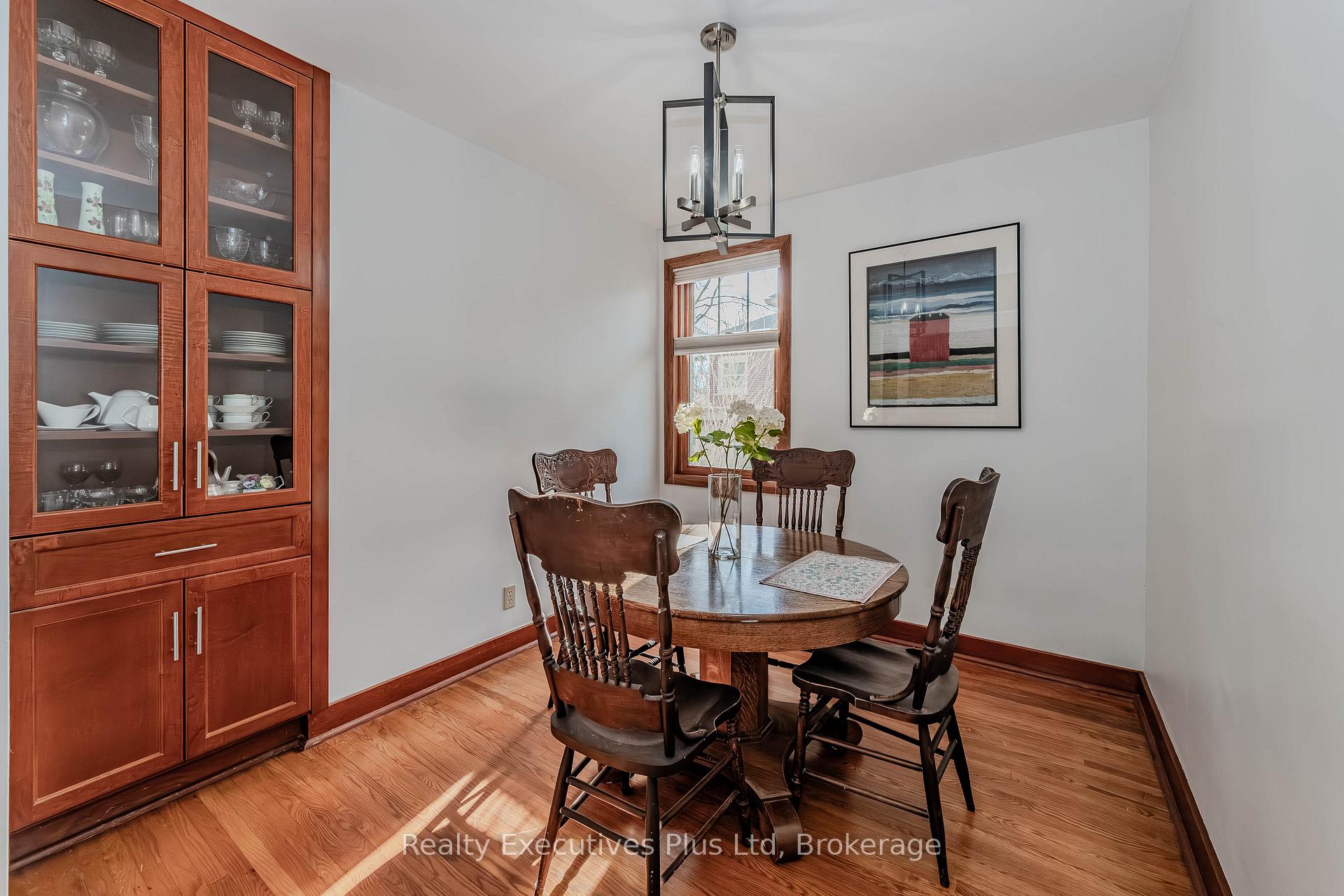 Photo 12 of 8 Echo Drive, Guelph, Dovercliffe Park/Old University — HOMEH