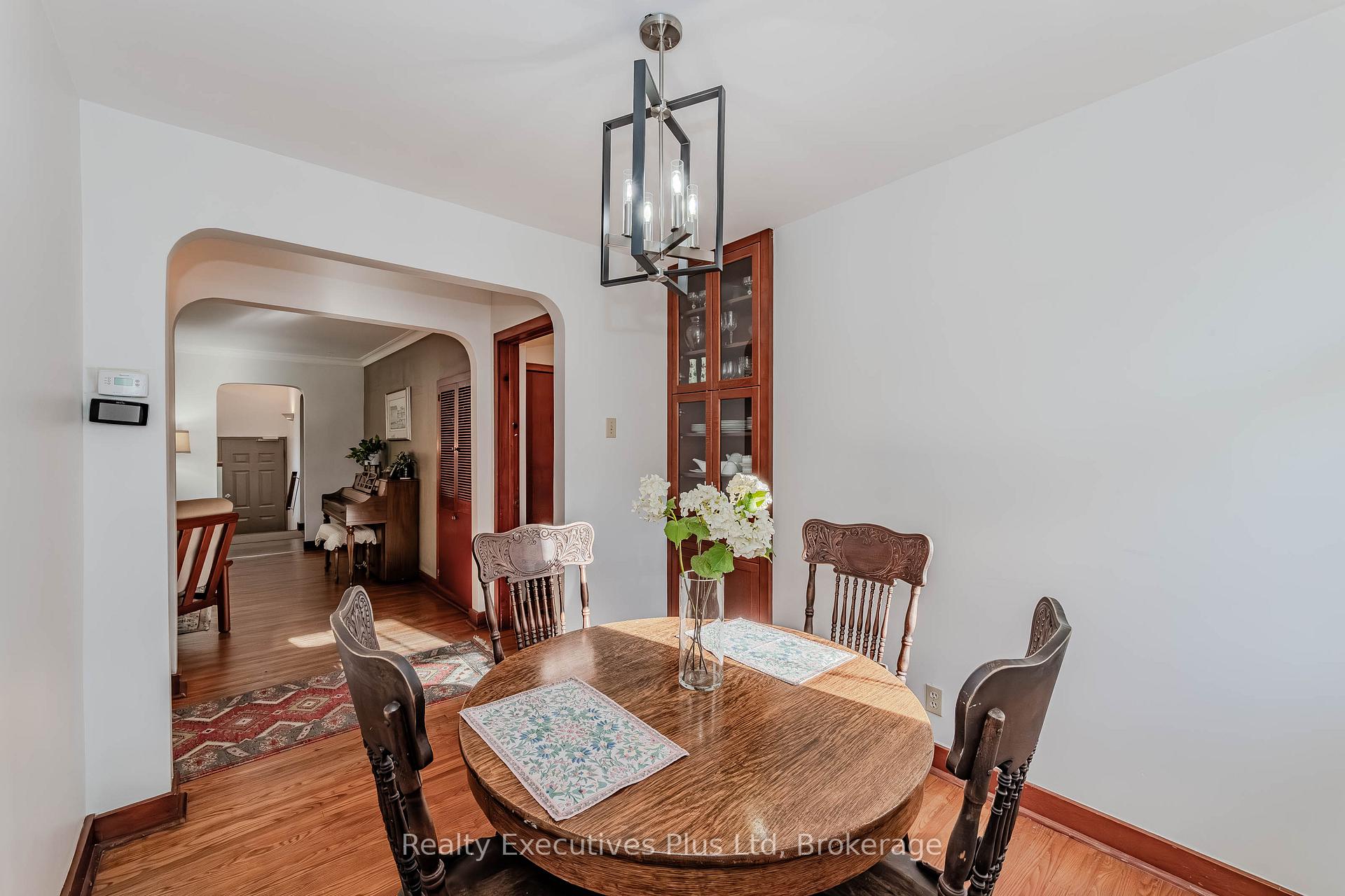 Photo 13 of 8 Echo Drive, Guelph, Dovercliffe Park/Old University — HOMEH