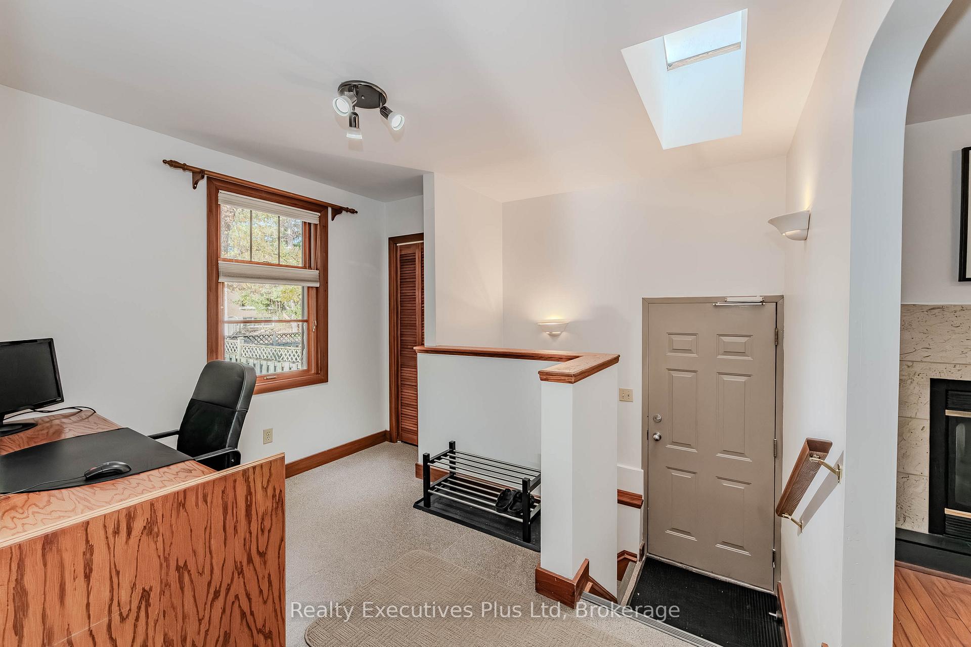 Photo 21 of 8 Echo Drive, Guelph, Dovercliffe Park/Old University — HOMEH