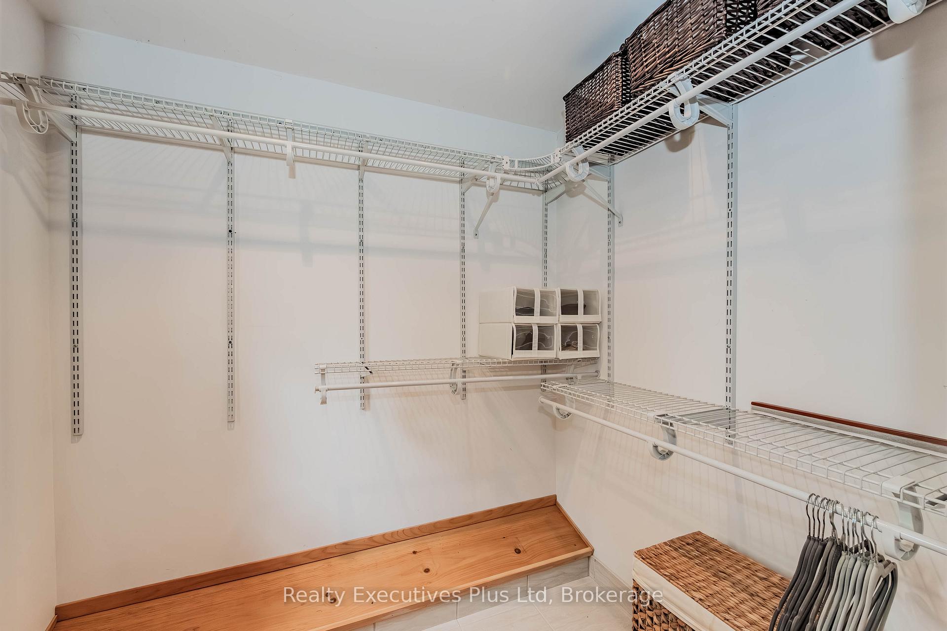 Photo 25 of 8 Echo Drive, Guelph, Dovercliffe Park/Old University — HOMEH