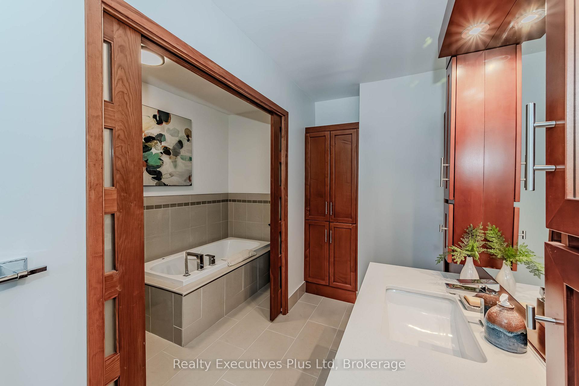 Photo 28 of 8 Echo Drive, Guelph, Dovercliffe Park/Old University — HOMEH