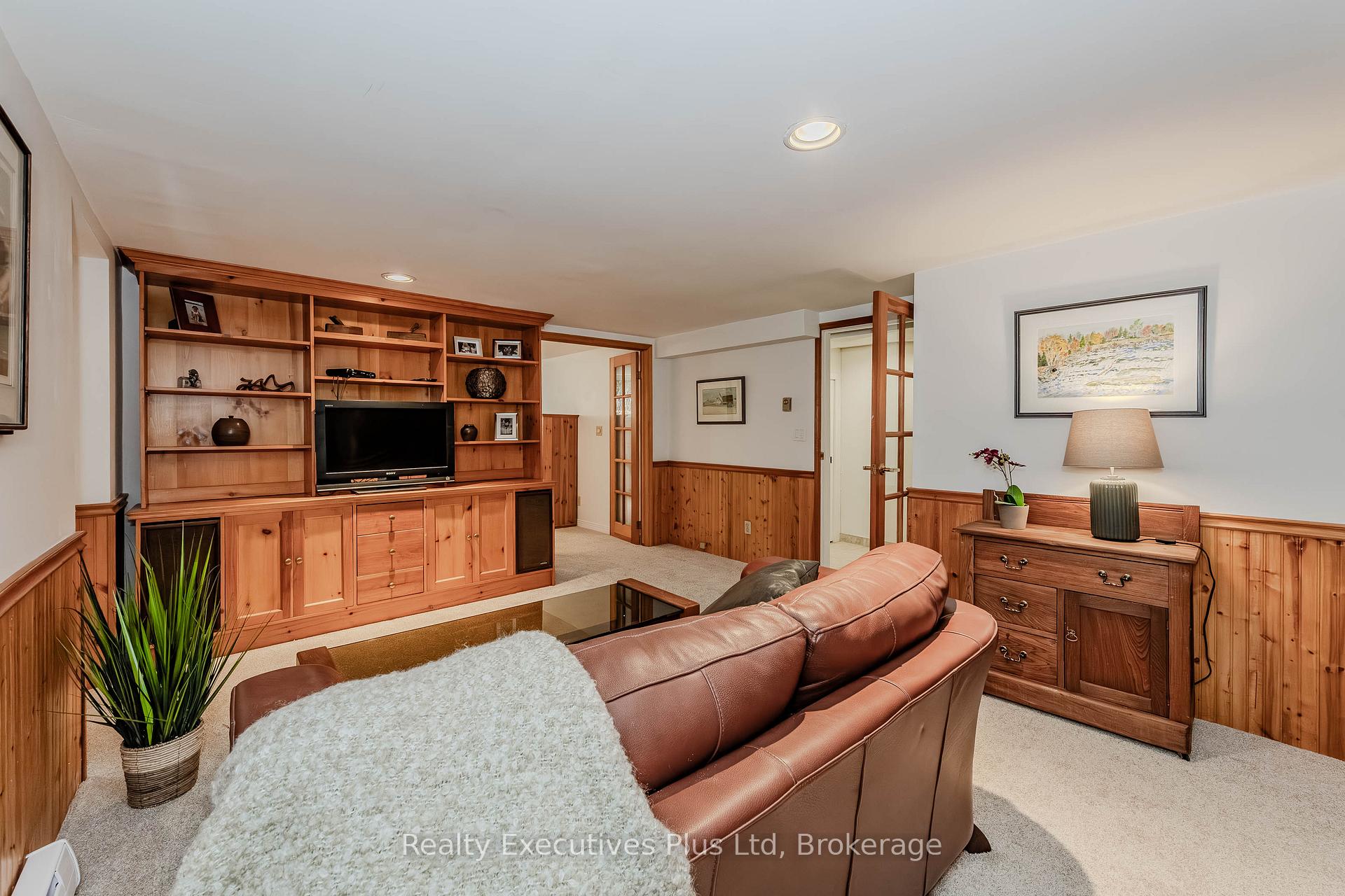 Photo 32 of 8 Echo Drive, Guelph, Dovercliffe Park/Old University — HOMEH