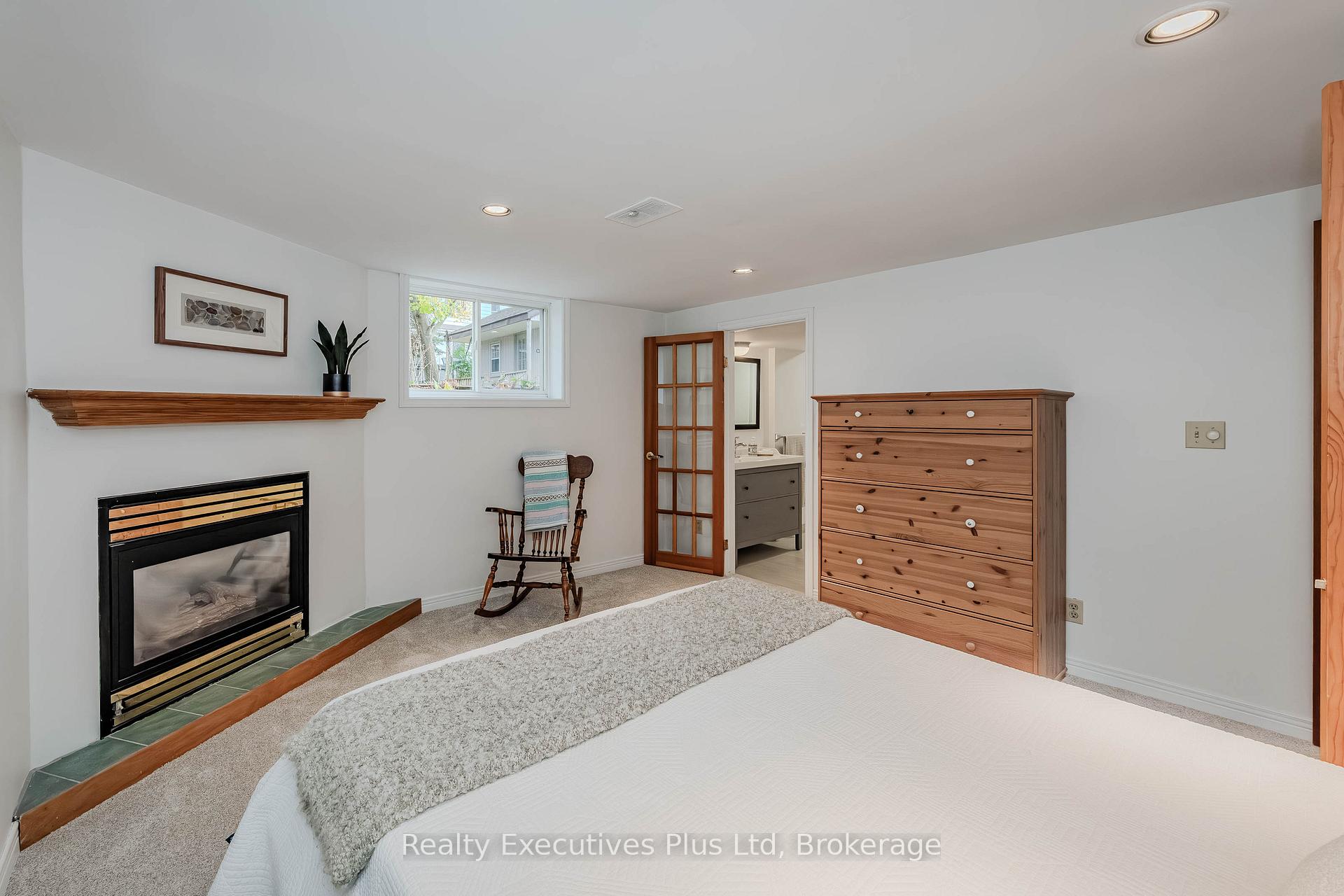 Photo 33 of 8 Echo Drive, Guelph, Dovercliffe Park/Old University — HOMEH