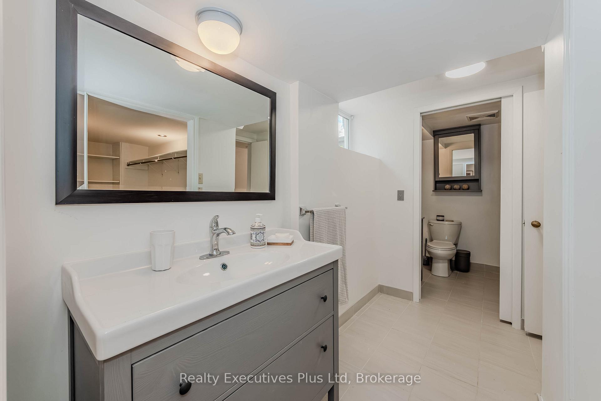 Photo 36 of 8 Echo Drive, Guelph, Dovercliffe Park/Old University — HOMEH