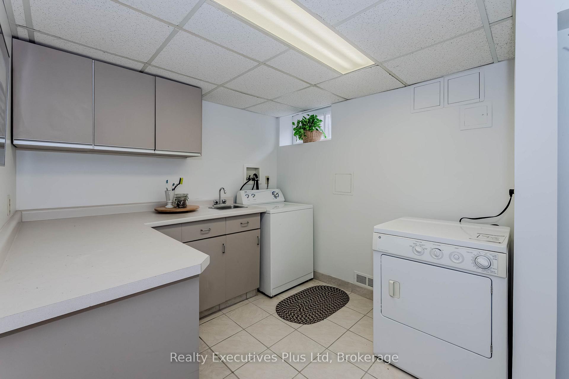 Photo 39 of 8 Echo Drive, Guelph, Dovercliffe Park/Old University — HOMEH