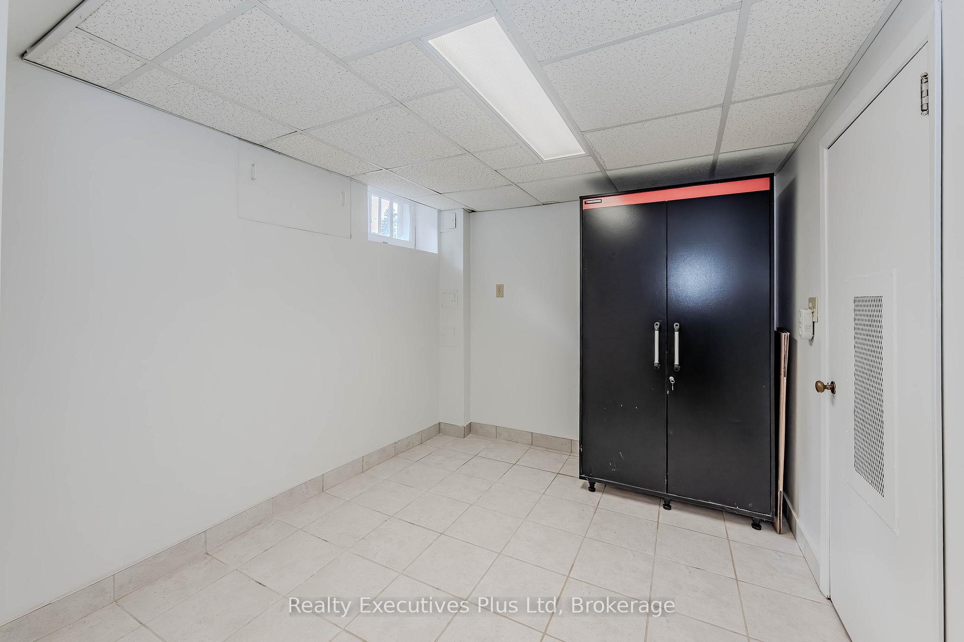 Photo 40 of 8 Echo Drive, Guelph, Dovercliffe Park/Old University — HOMEH