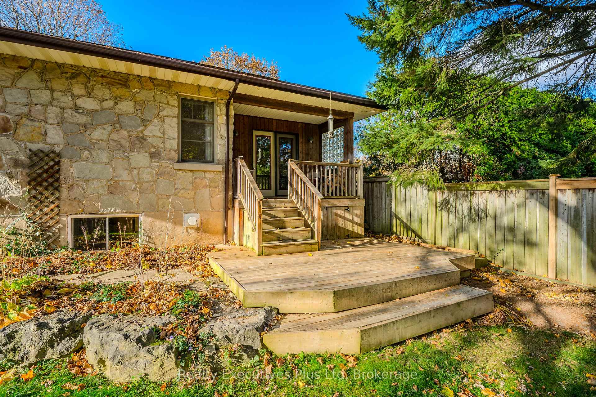 Photo 43 of 8 Echo Drive, Guelph, Dovercliffe Park/Old University — HOMEH