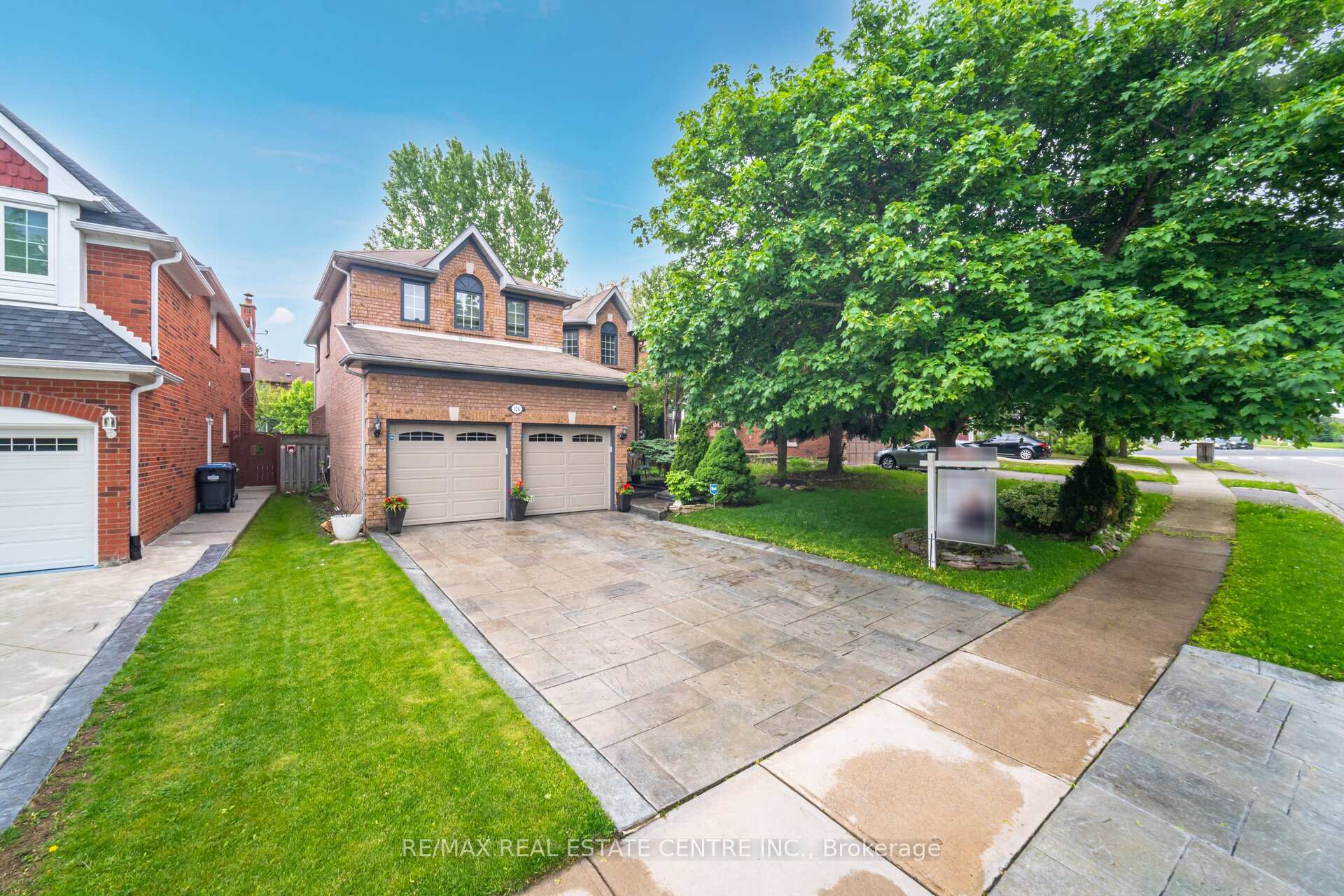 Photo 2 of 126 Eagleridge Drive, Brampton, Sandringham-Wellington — HOMEH
