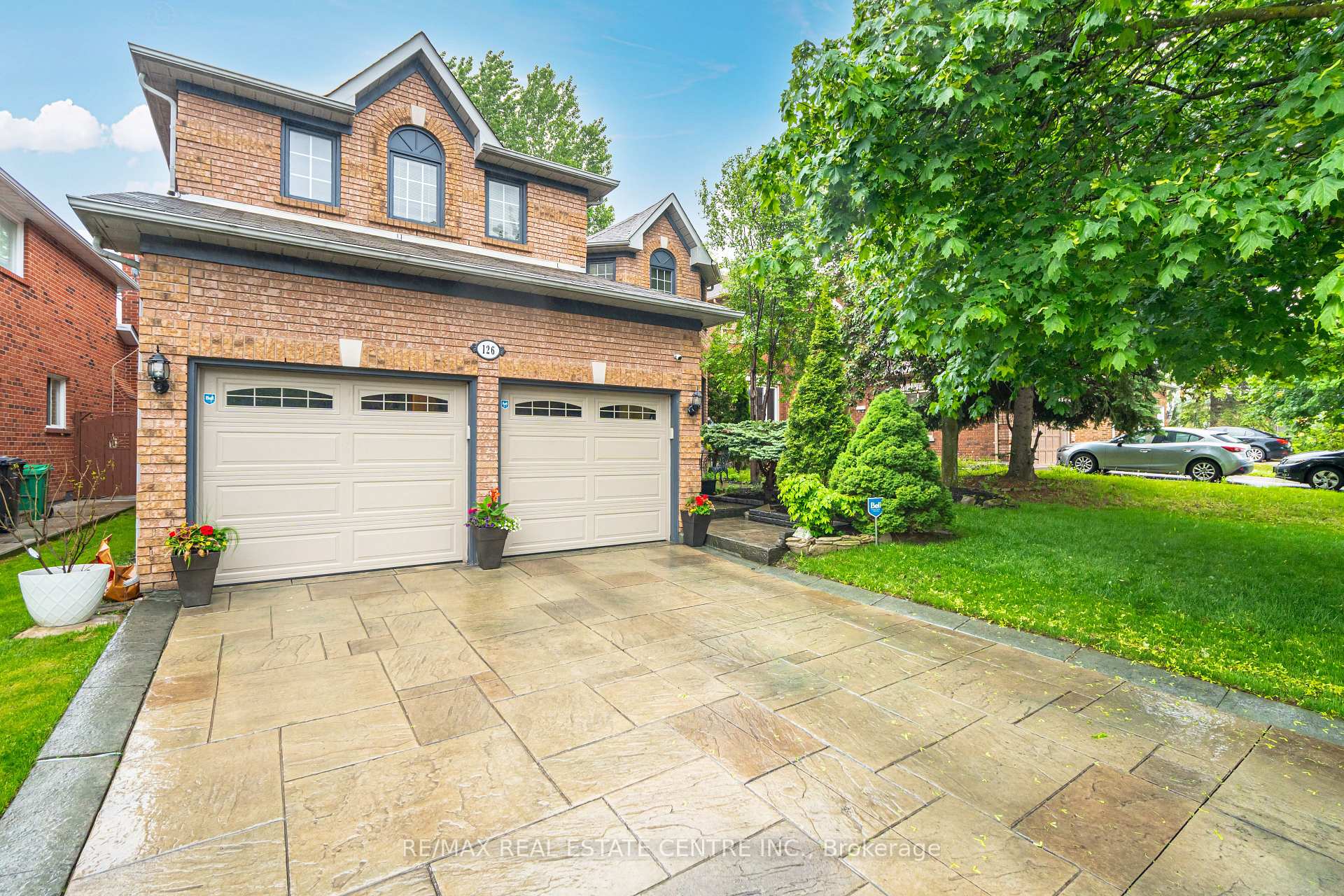 Photo 3 of 126 Eagleridge Drive, Brampton, Sandringham-Wellington — HOMEH