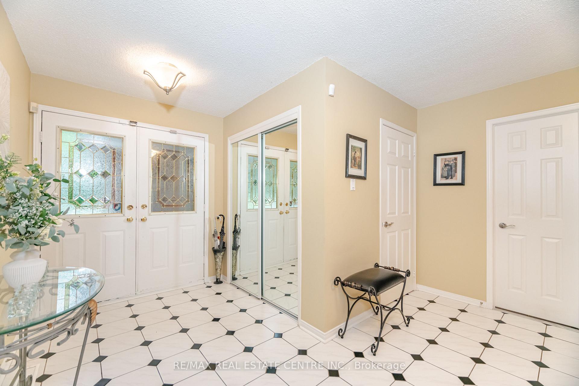 Photo 6 of 126 Eagleridge Drive, Brampton, Sandringham-Wellington — HOMEH