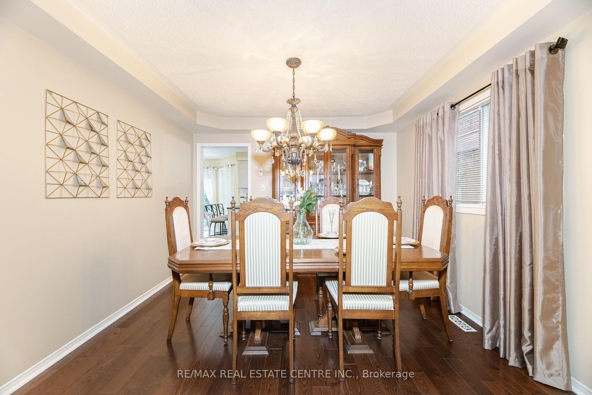 Photo 11 of 126 Eagleridge Drive, Brampton, Sandringham-Wellington — HOMEH