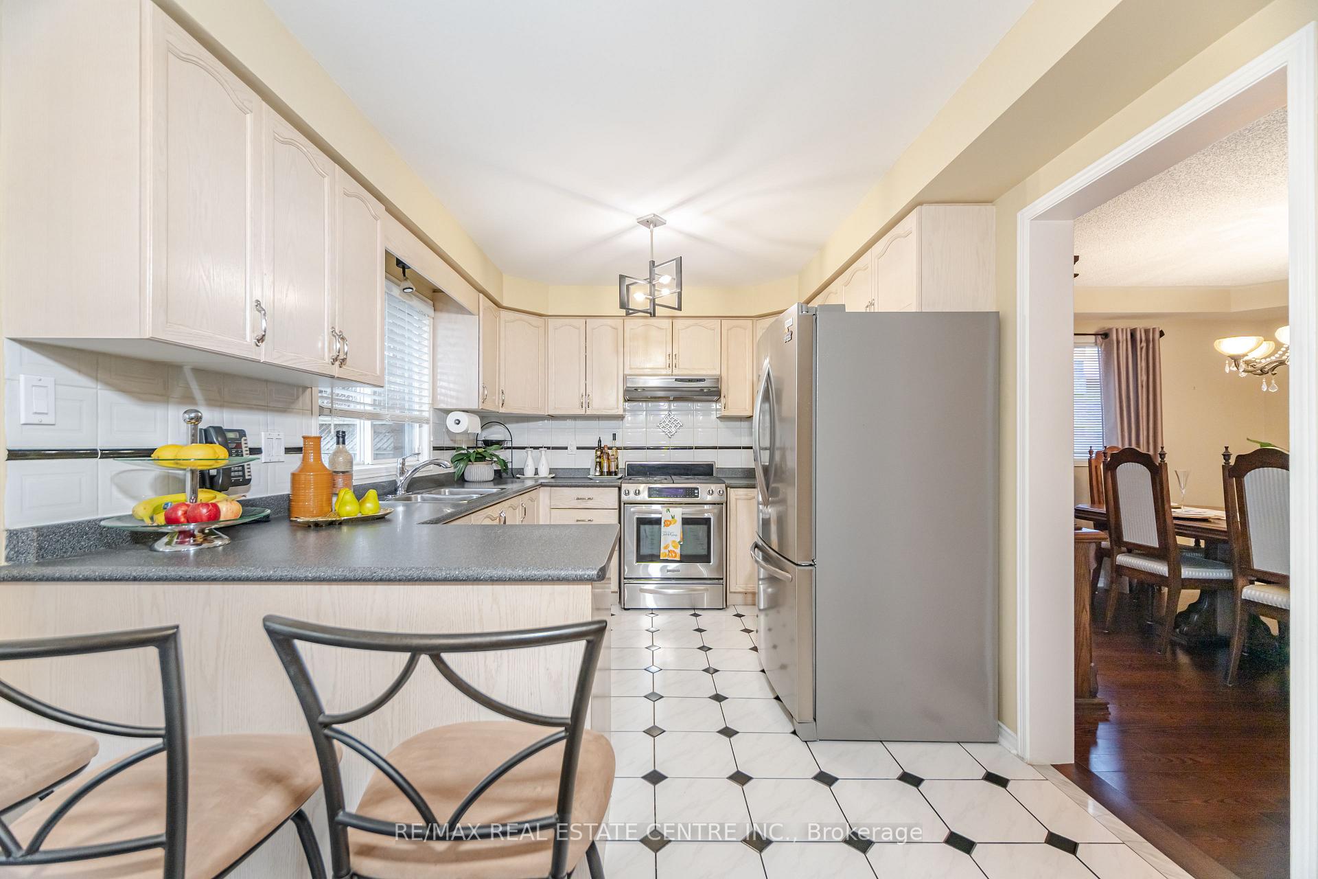 Photo 13 of 126 Eagleridge Drive, Brampton, Sandringham-Wellington — HOMEH