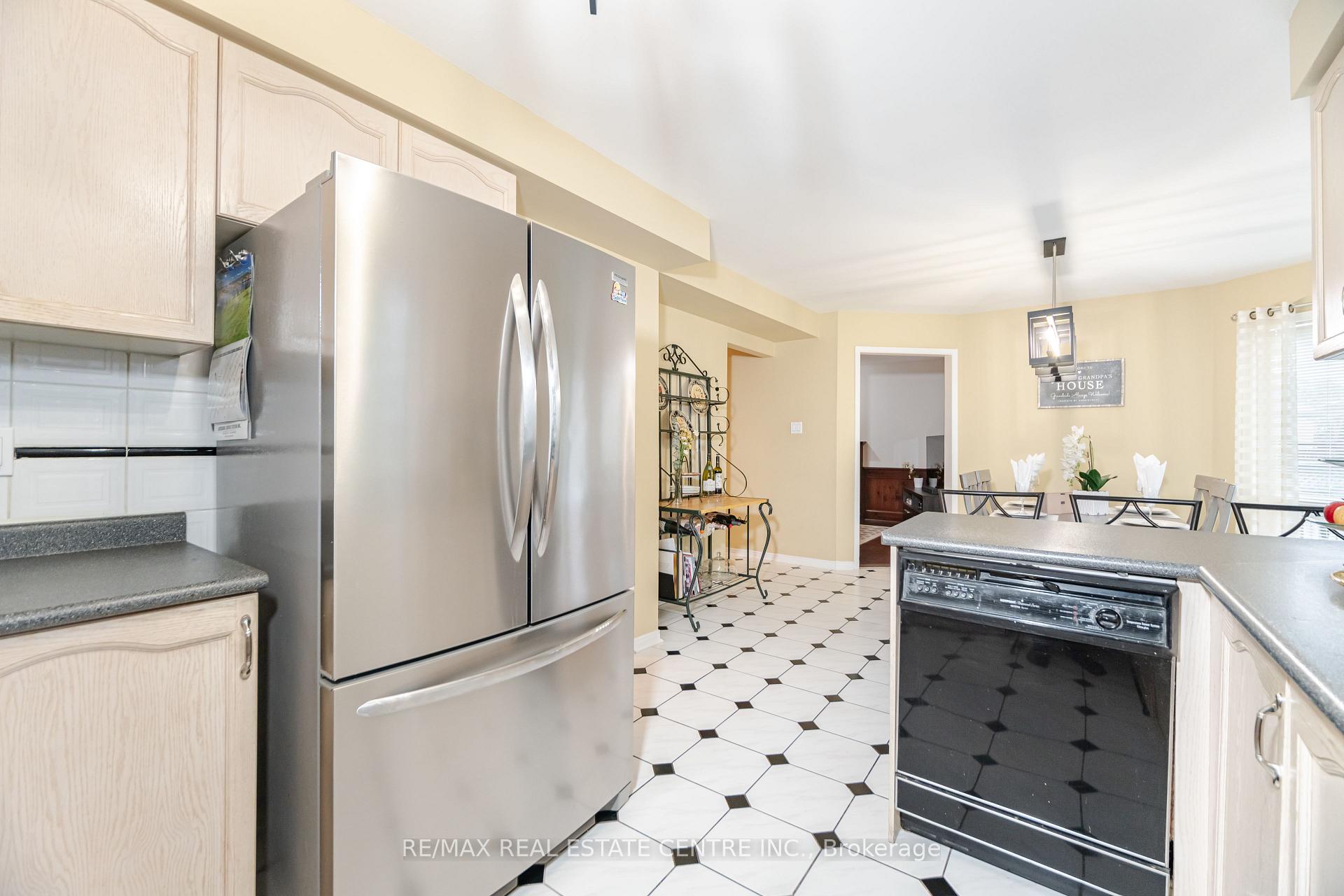 Photo 16 of 126 Eagleridge Drive, Brampton, Sandringham-Wellington — HOMEH