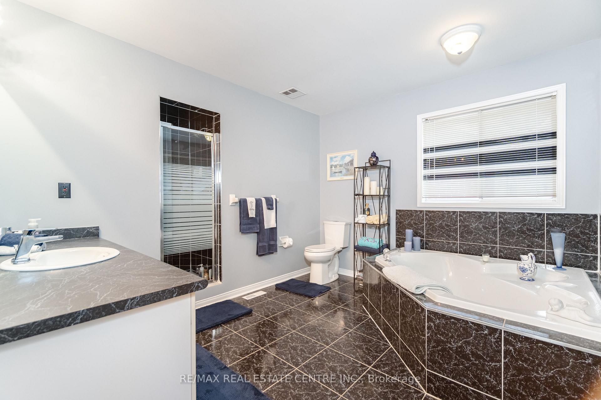 Photo 35 of 126 Eagleridge Drive, Brampton, Sandringham-Wellington — HOMEH