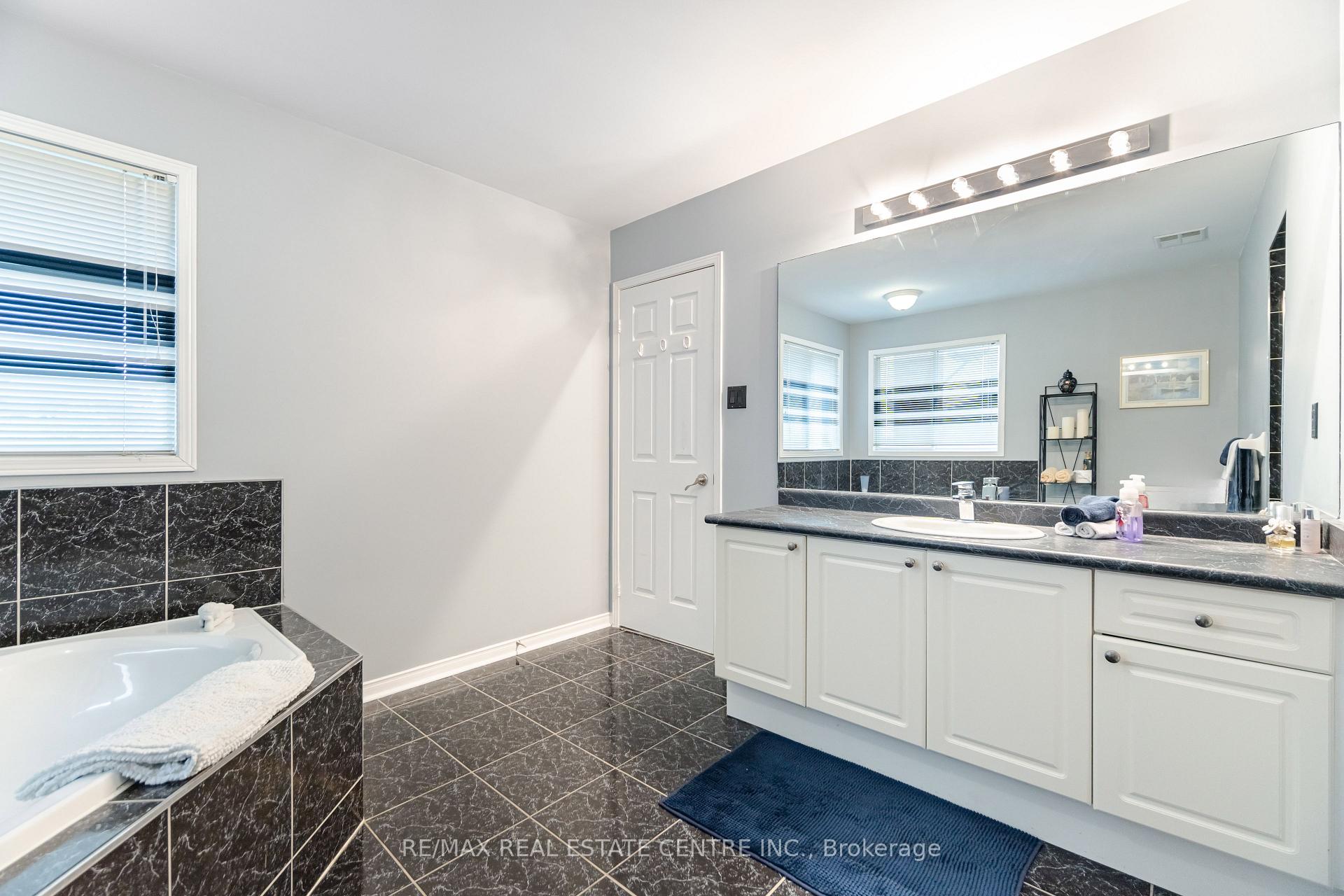 Photo 36 of 126 Eagleridge Drive, Brampton, Sandringham-Wellington — HOMEH