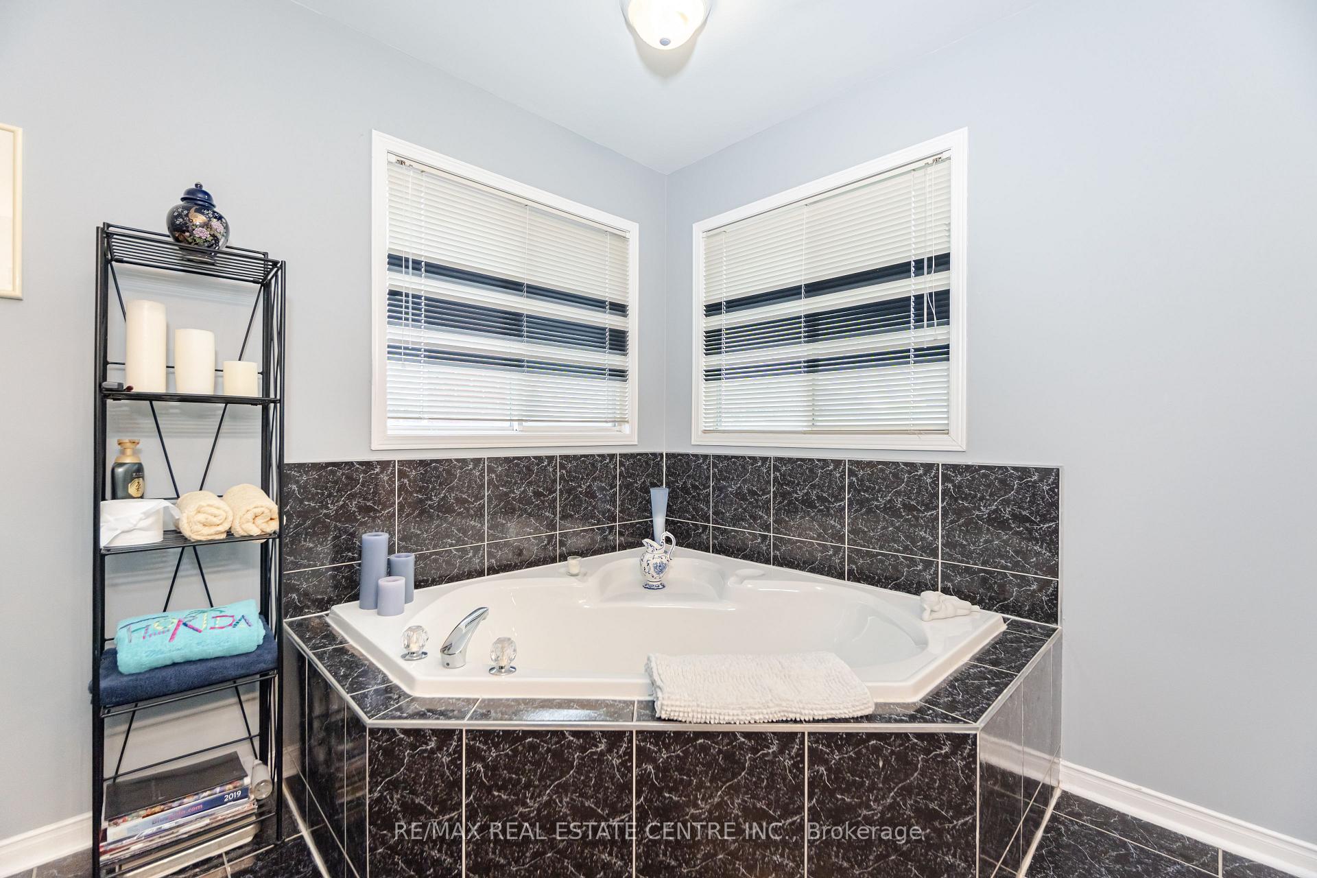 Photo 37 of 126 Eagleridge Drive, Brampton, Sandringham-Wellington — HOMEH